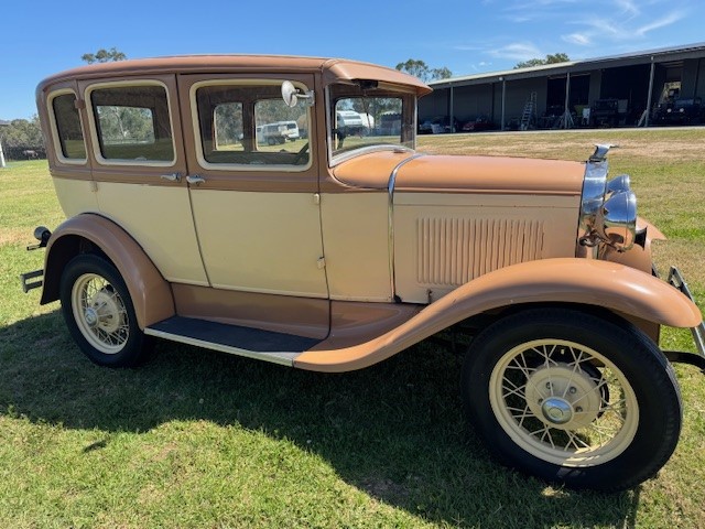 1930 FORD MODEL A TOWN SEDAN
