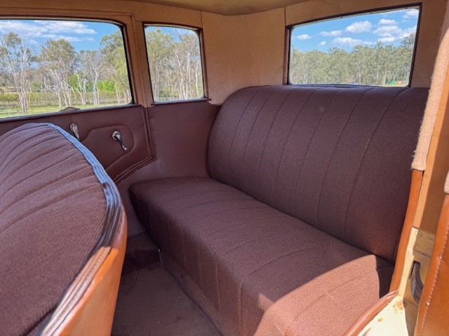 1930 FORD MODEL A TOWN SEDAN