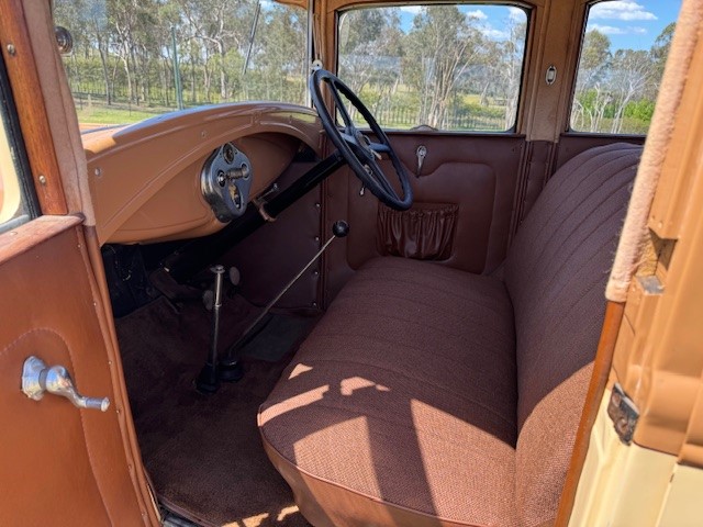 1930 FORD MODEL A TOWN SEDAN