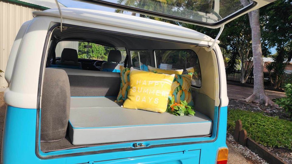 1978 VOLKSWAGEN KOMBI 8 SEATER VAN