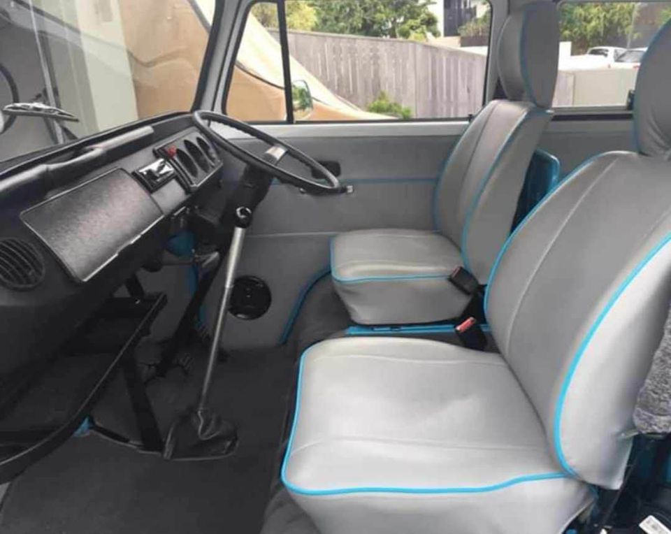 1978 VOLKSWAGEN KOMBI 8 SEATER VAN