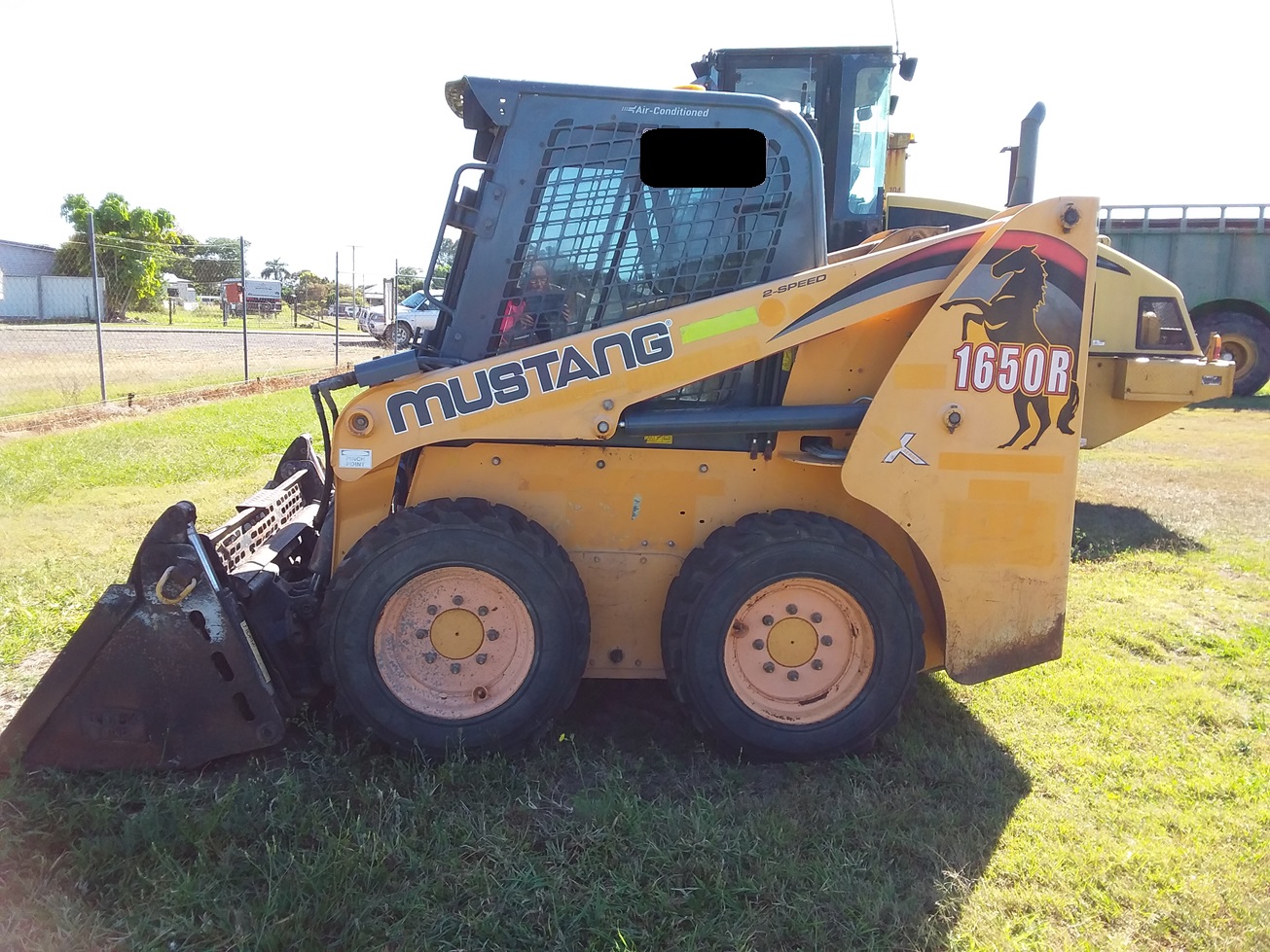 2018 MUSTANG 1650R LOADER