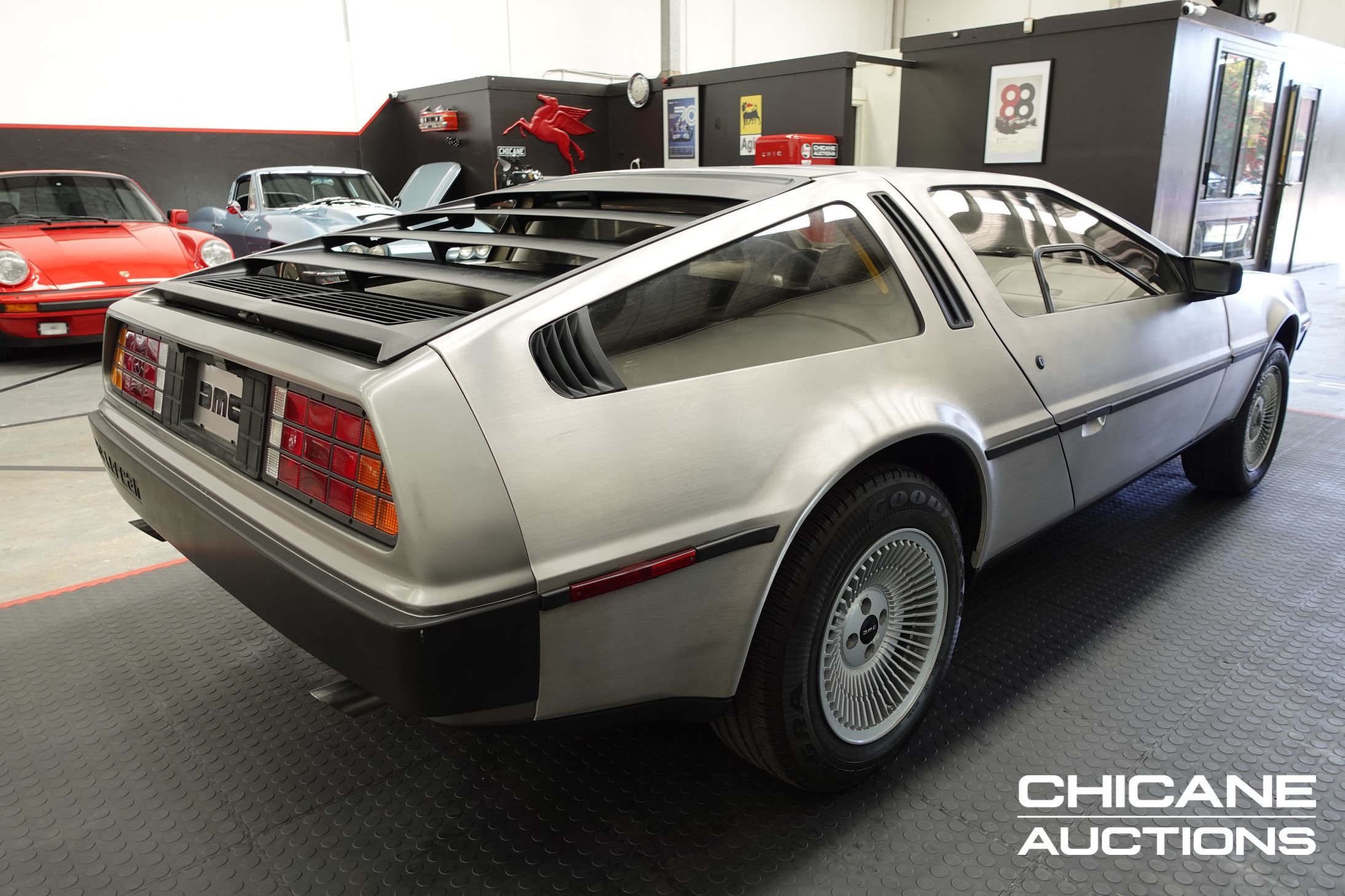 1981 DELOREAN DMC-12 COUPE