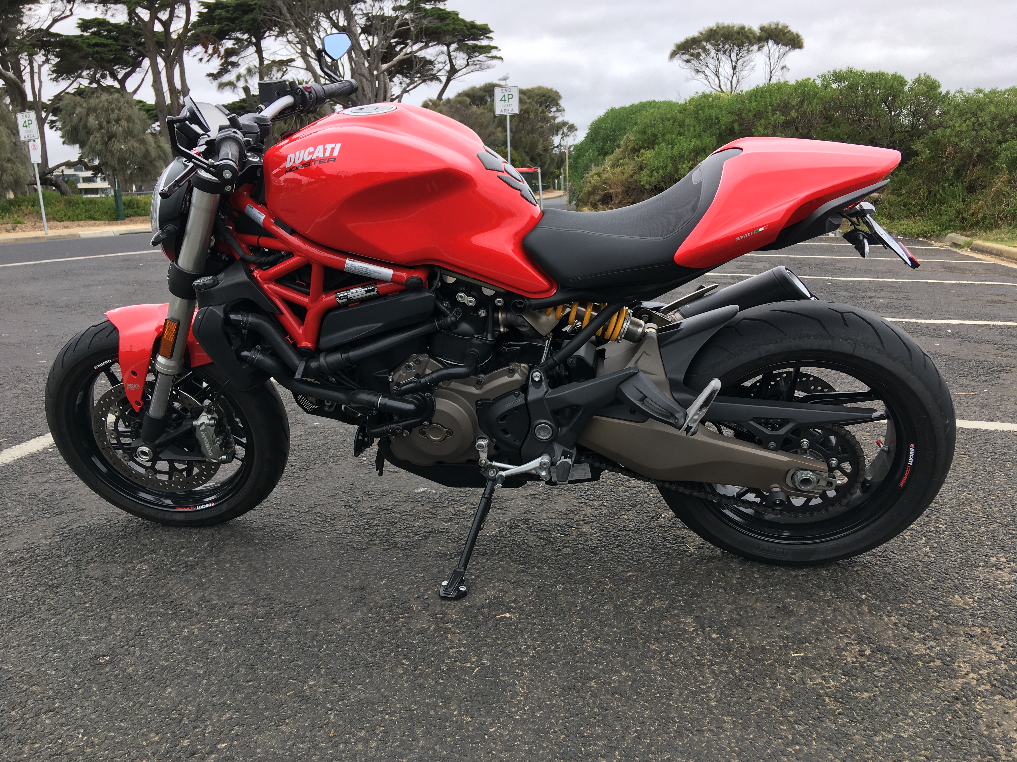 2015 DUCATI MONSTER 821 ROAD