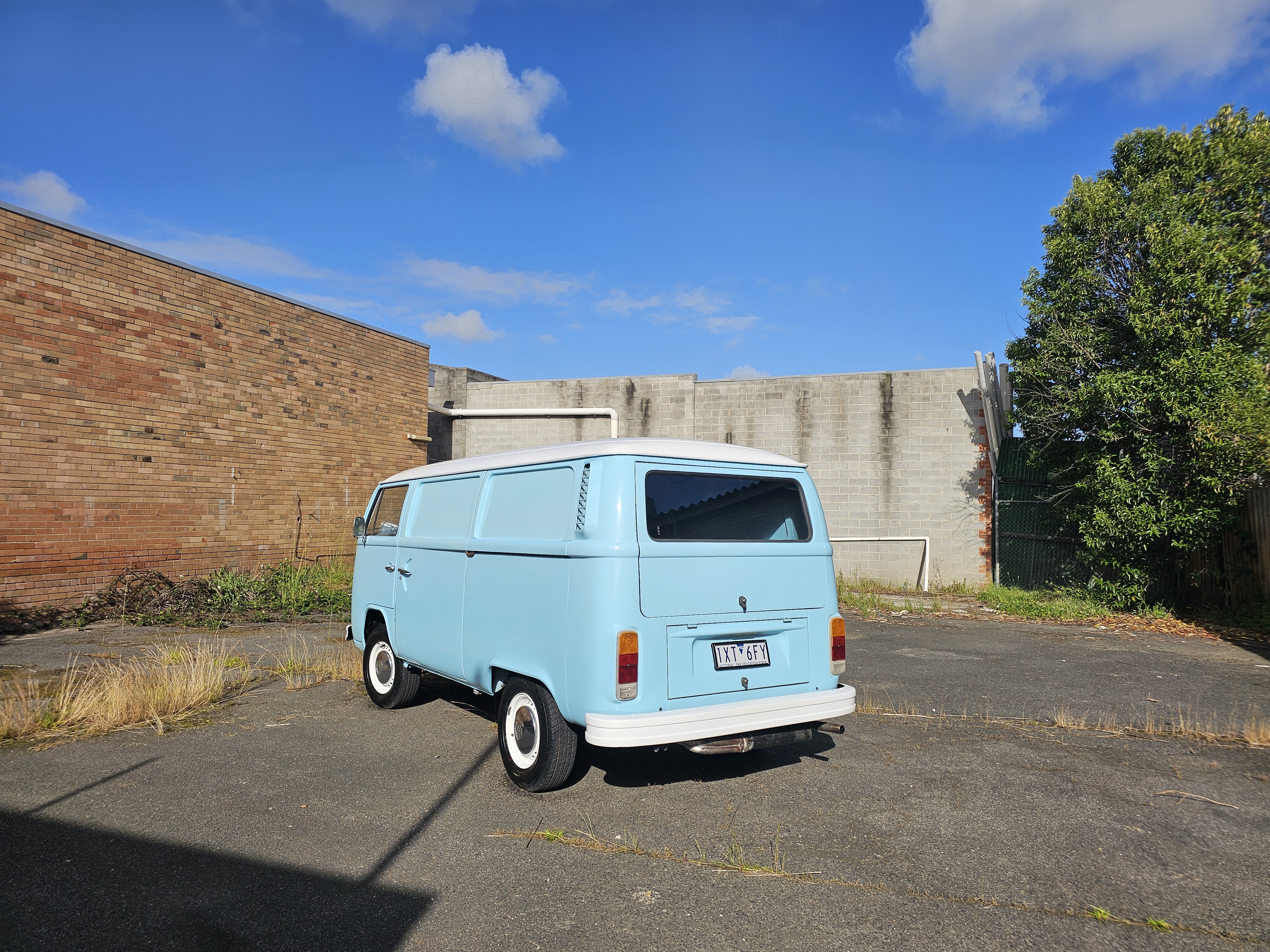 1976 VOLKSWAGEN KOMBI 4 SP MANUAL VAN