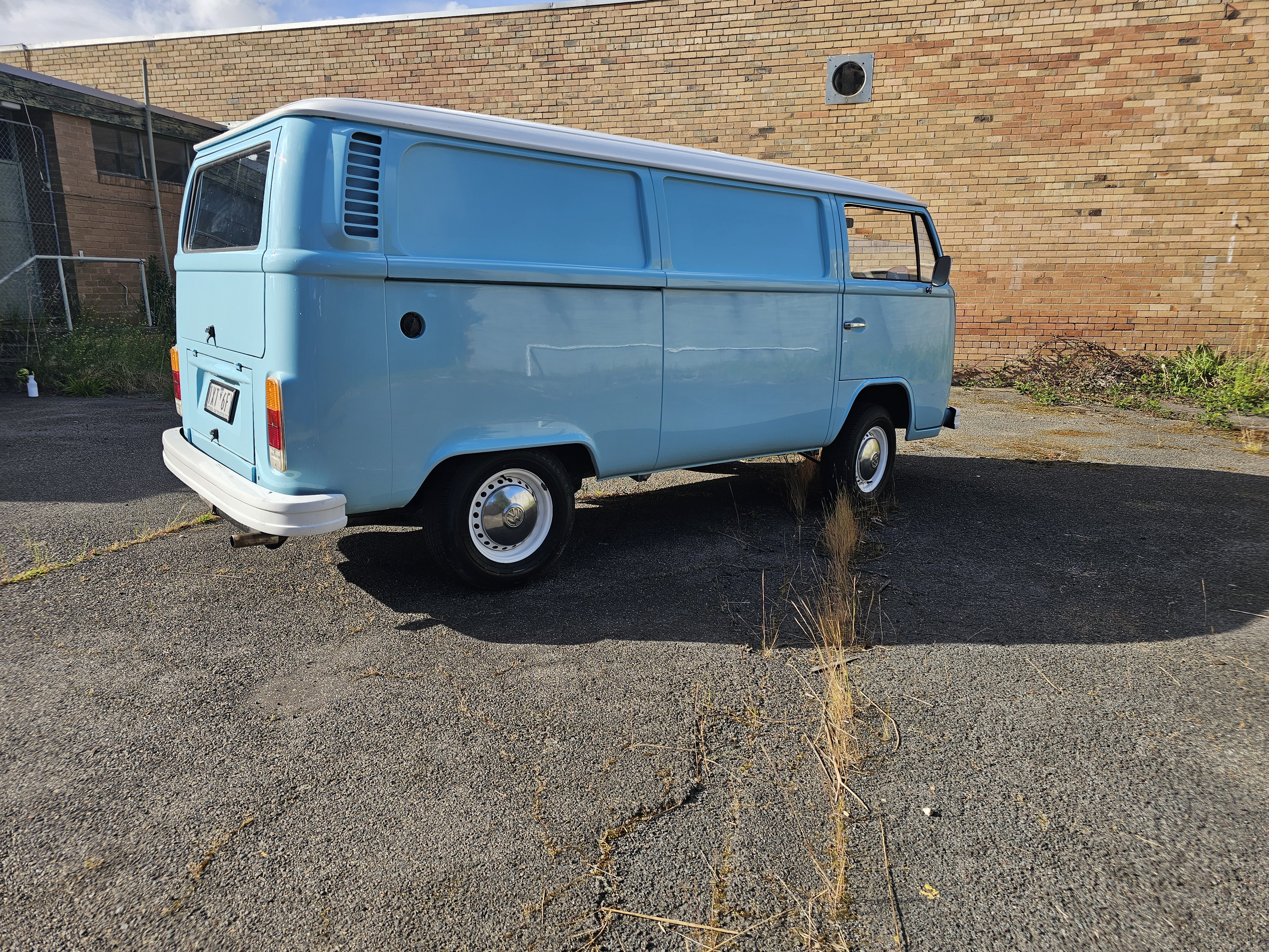 1976 VOLKSWAGEN KOMBI 4 SP MANUAL VAN