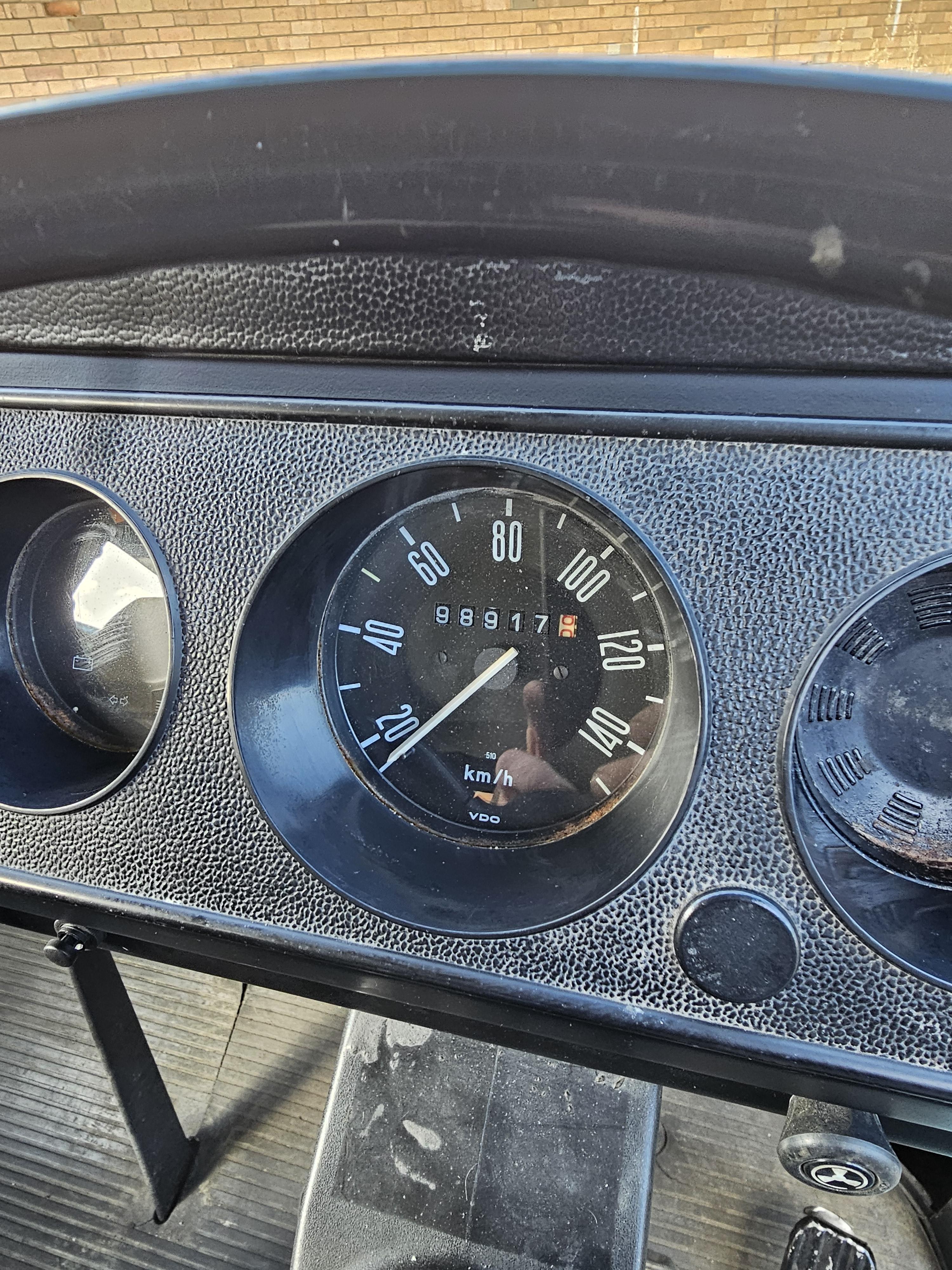 1976 VOLKSWAGEN KOMBI 4 SP MANUAL VAN