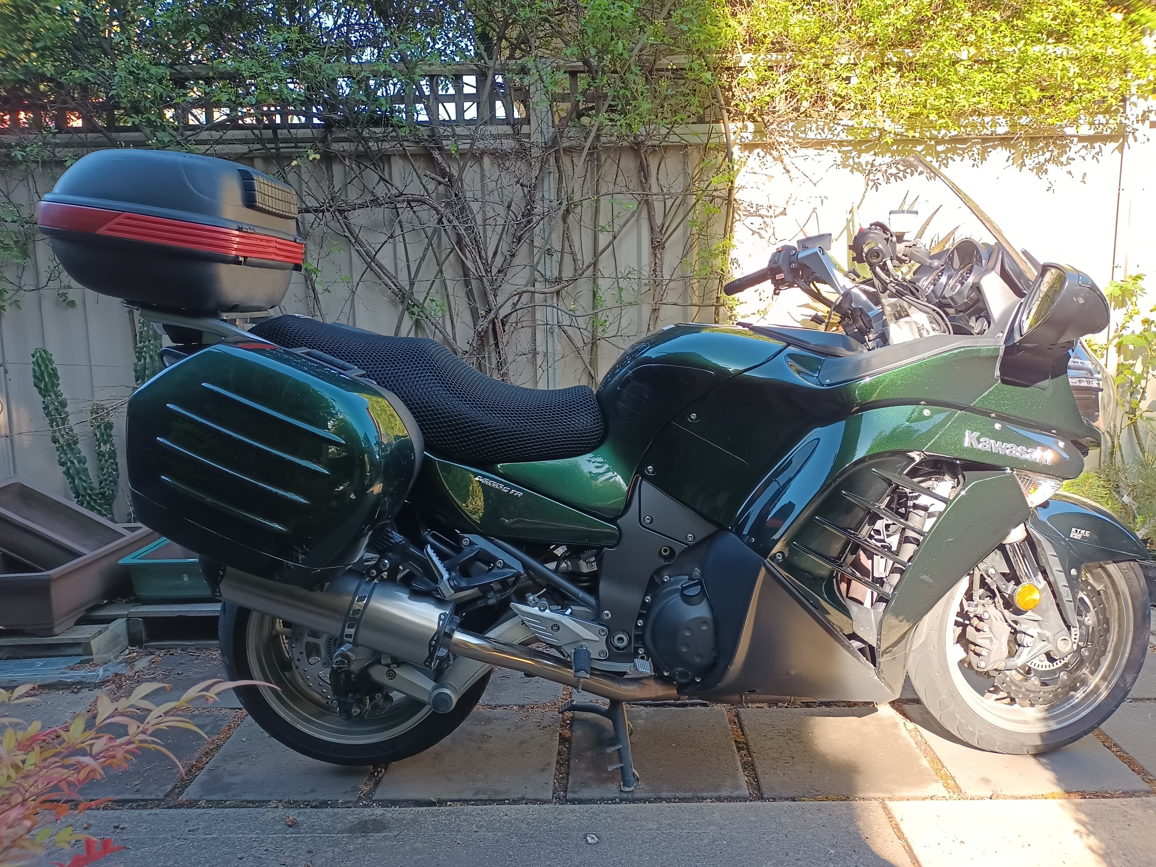 2011 KAWASAKI GTR 1400 ROAD