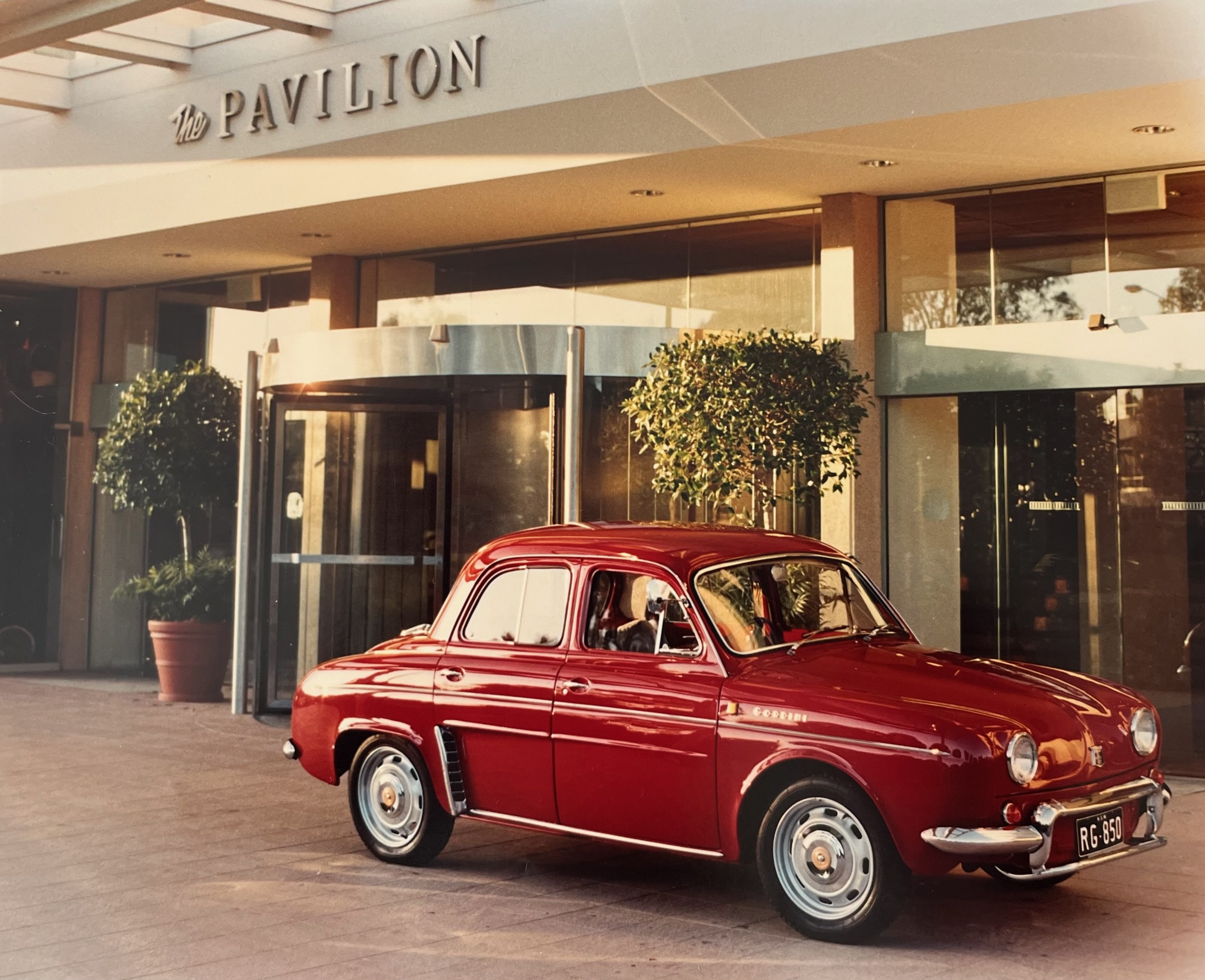 1961 RENAULT DAUPHINE GORDINI 4 SP MANUAL 4D SEDAN