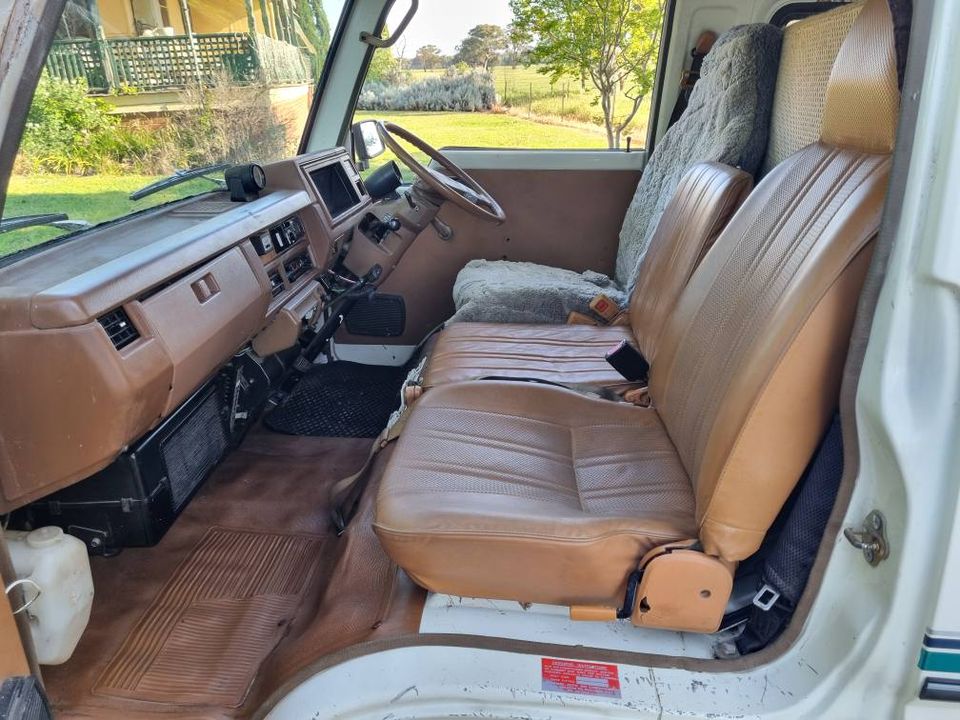 1983 NISSAN URVAN POP TOP CAMPERVAN