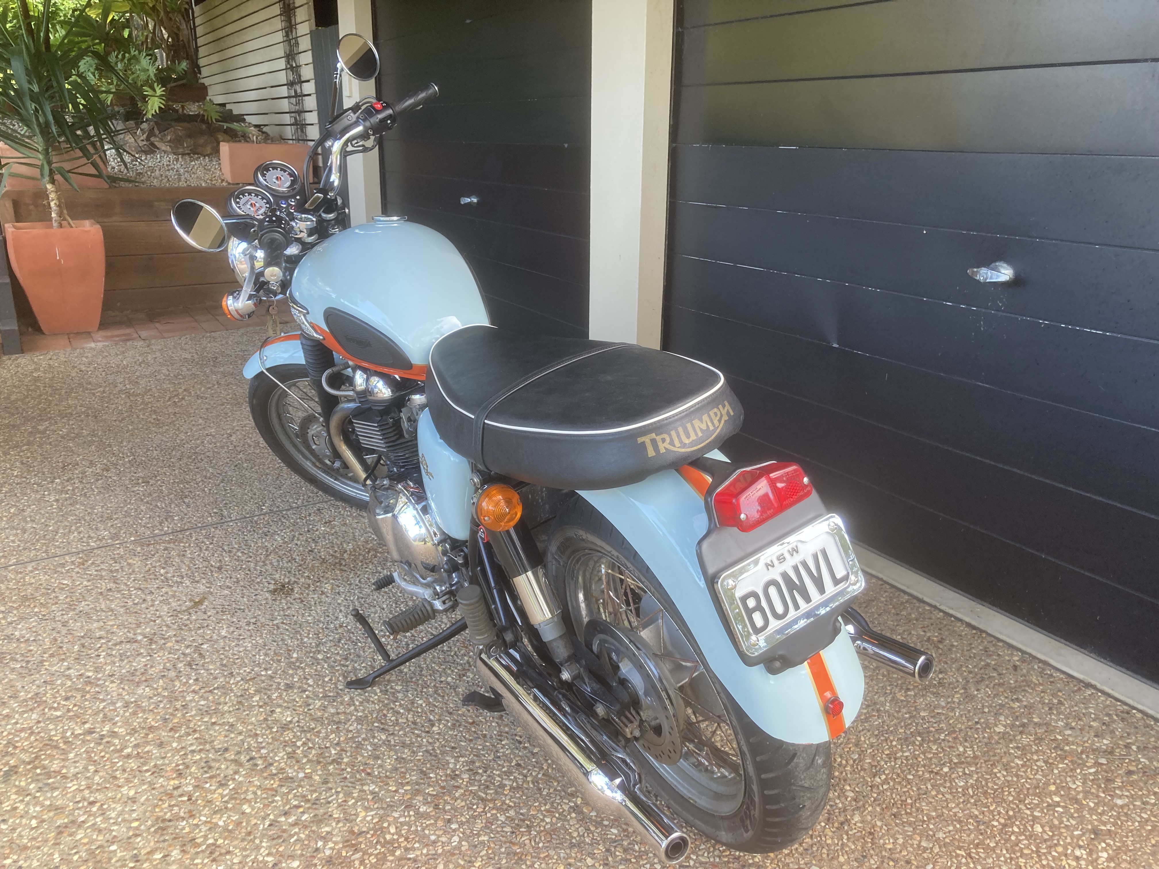 2009 TRIUMPH BONNEVILLE T100 ROAD