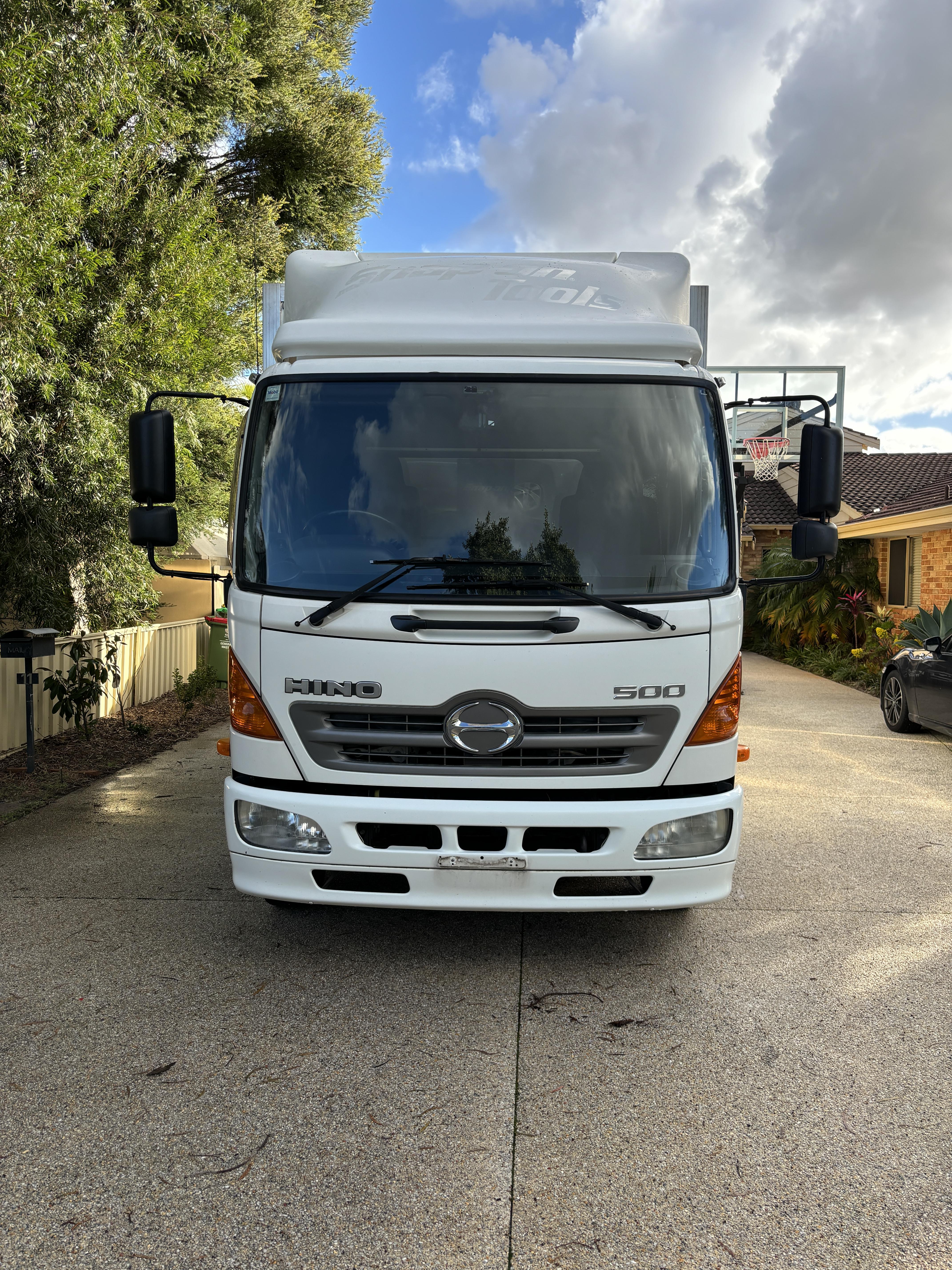 2010 HINO 500 FC6J 1018 MEDIUM 6 SP MANUAL C/CHAS