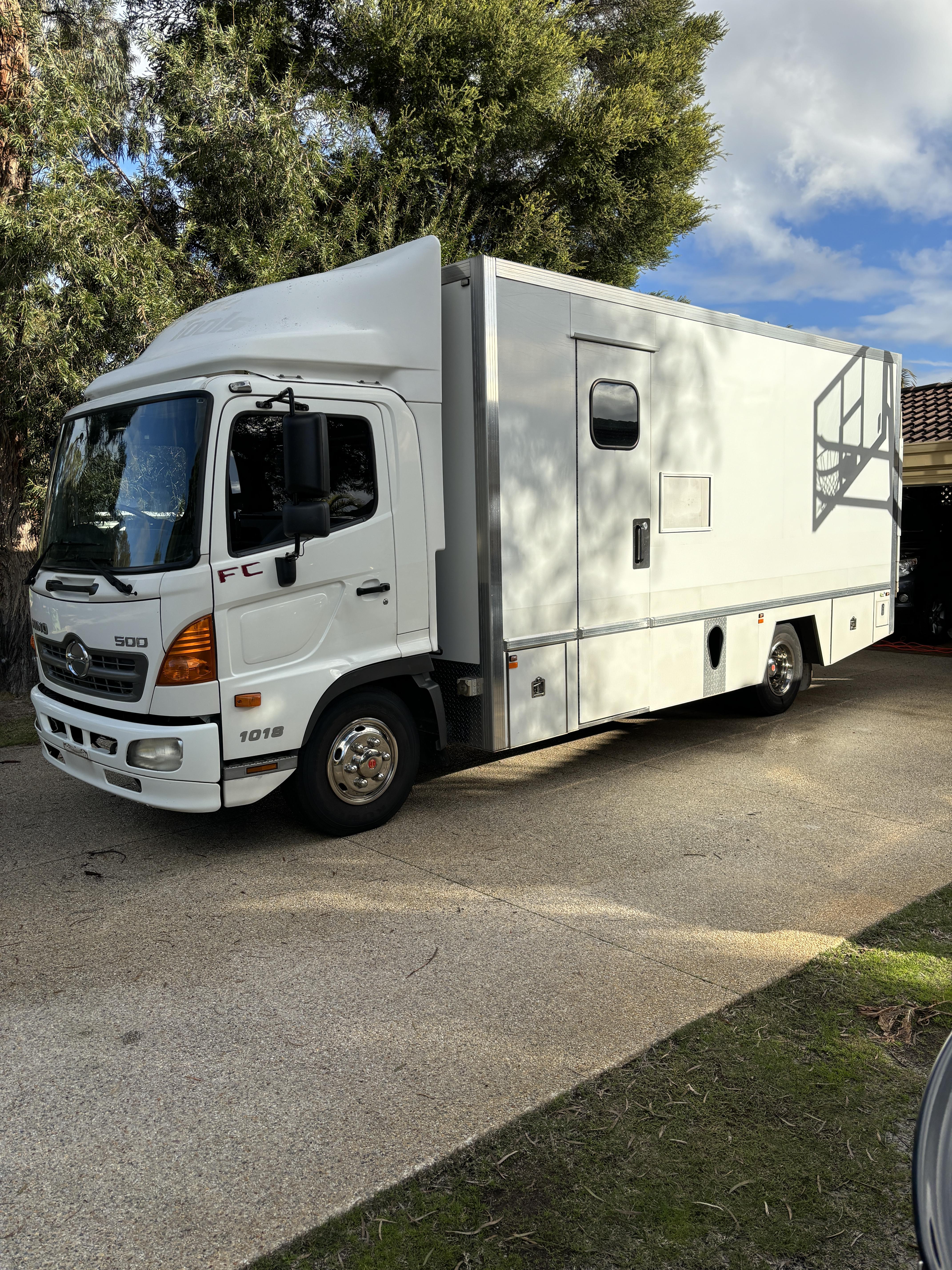 2010 HINO FC1018 TRUCK