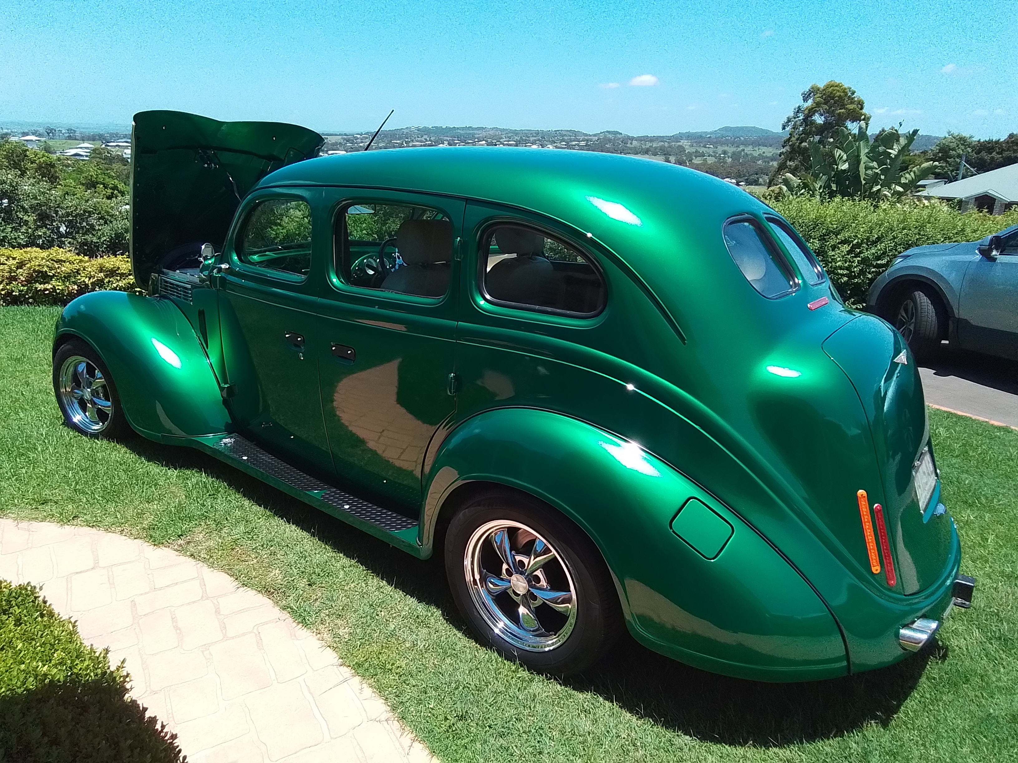 1937 CHRYSLER ROYAL RODDED SEDAN