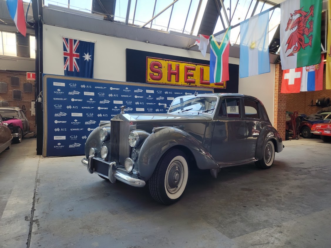 1954 ROLLS-ROYCE SILVER DAWN SEDAN