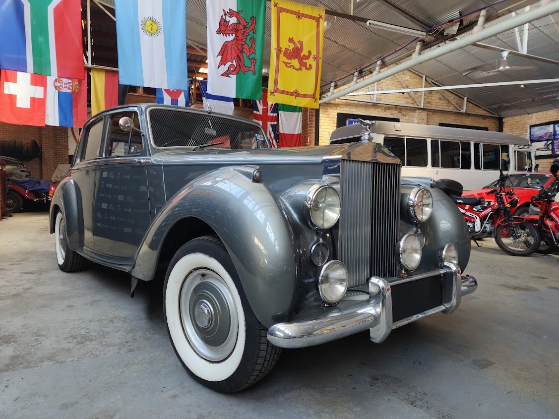 1954 ROLLS-ROYCE SILVER DAWN SEDAN