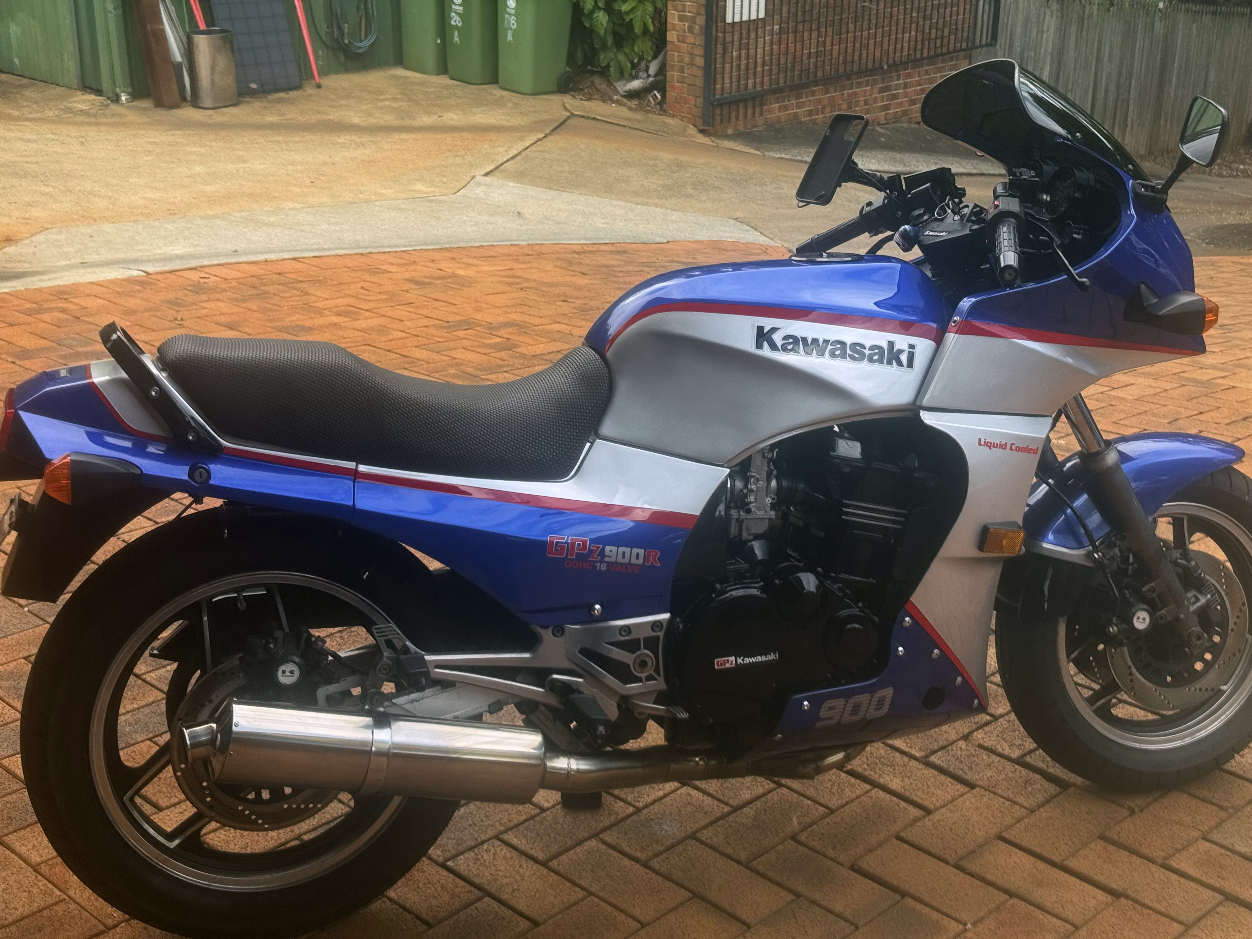1984 KAWASAKI GPZ900R ROAD