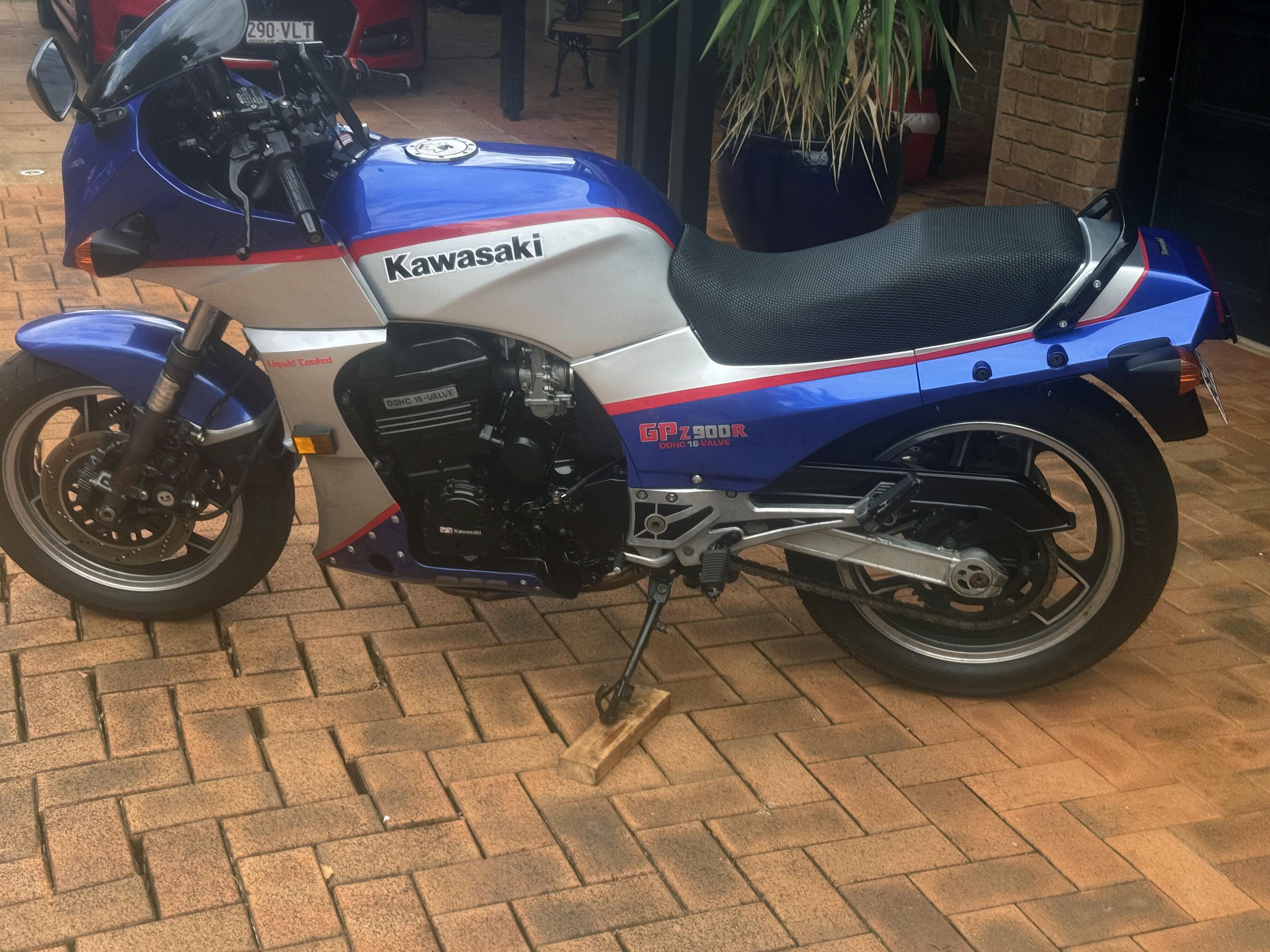 1984 KAWASAKI GPZ900R ROAD