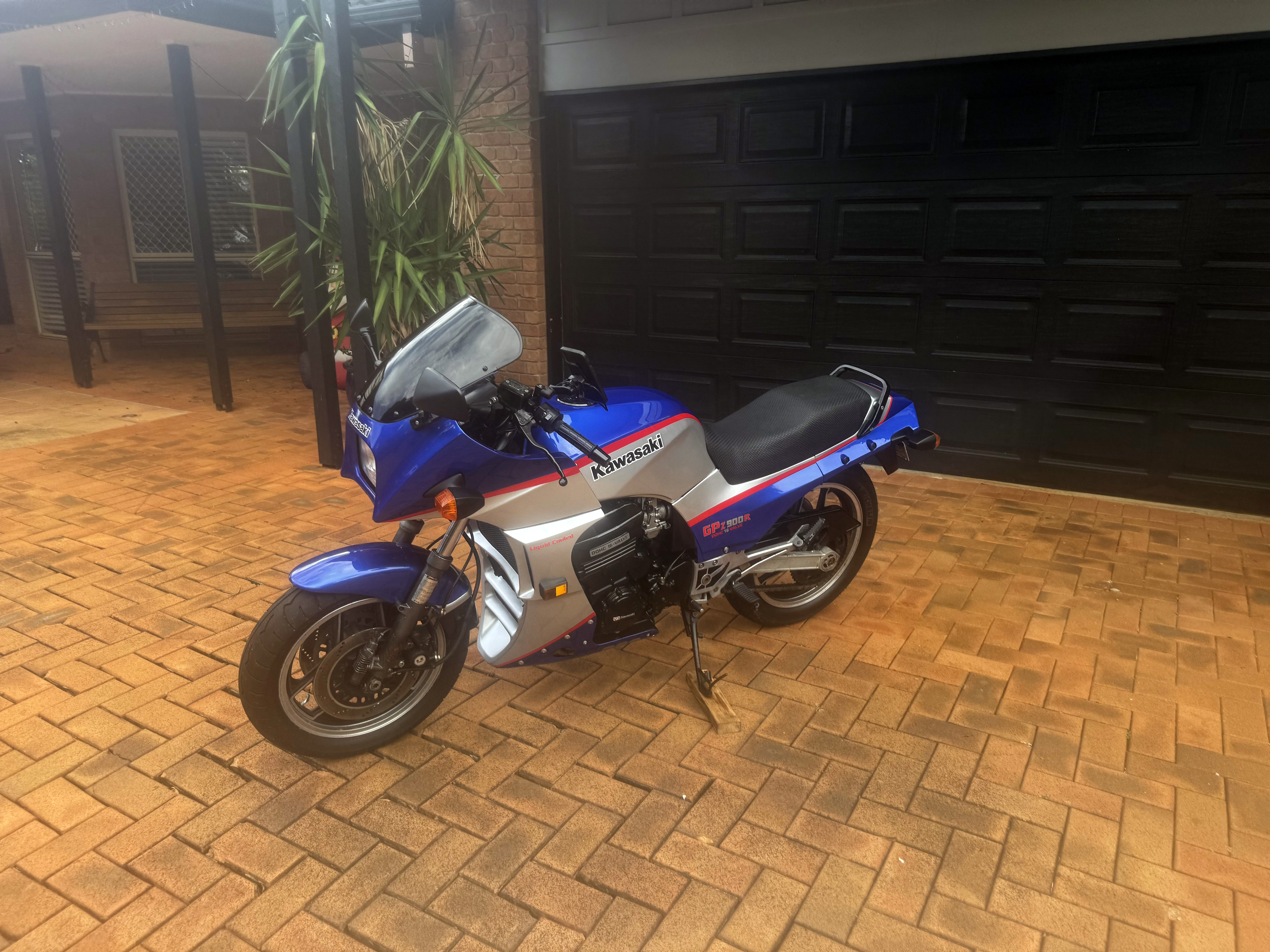 1984 KAWASAKI GPZ900R ROAD