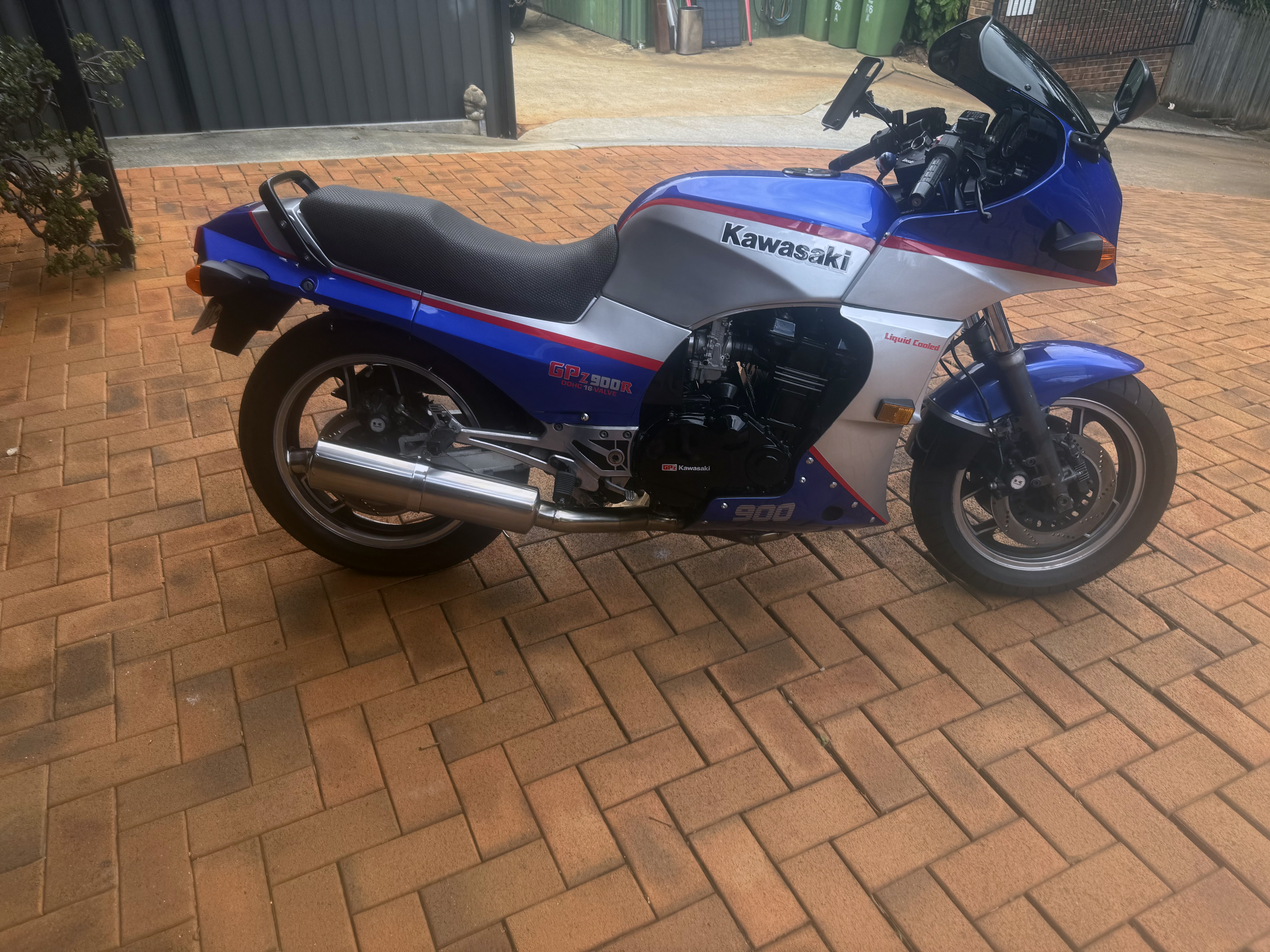 1984 KAWASAKI GPZ900R ROAD