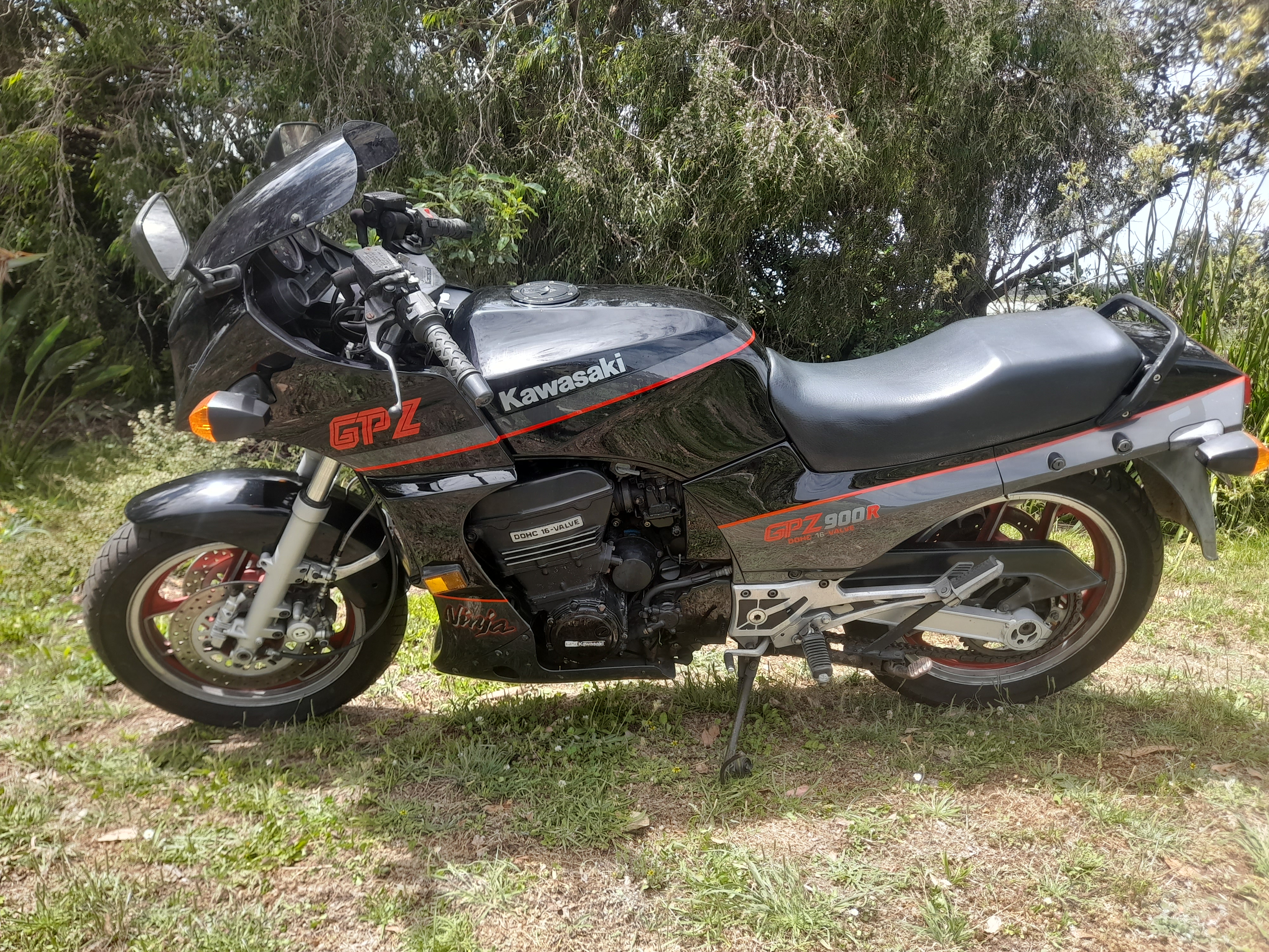 1989 KAWASAKI GPZ900R ROAD