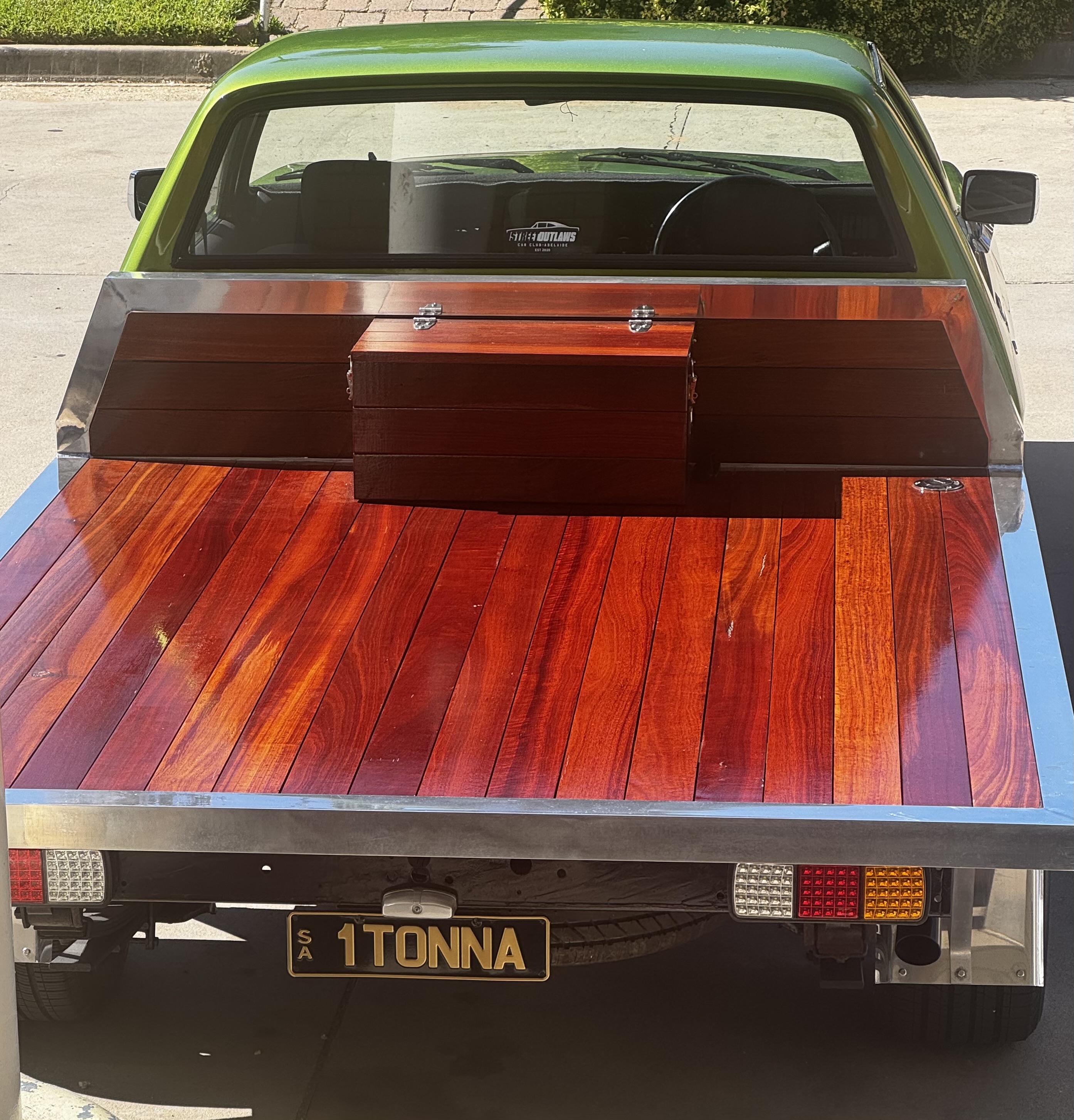 1977 HOLDEN HOLDEN HZ 1000KG 2M 3 SP MANUAL TRAY