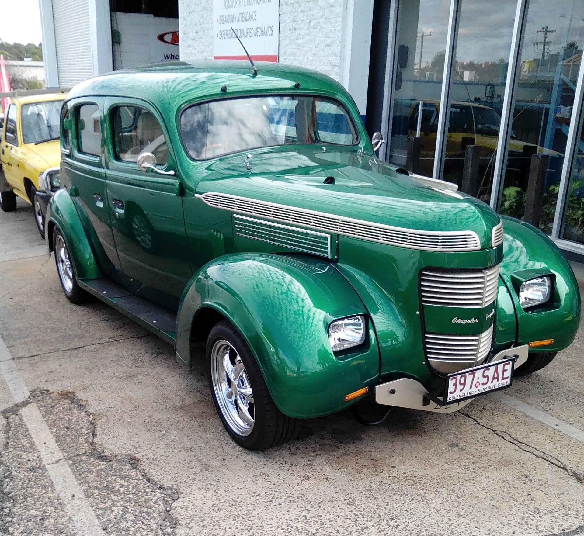 1937 CHRYSLER ROYAL RODDED SEDAN