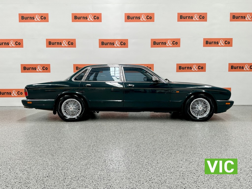 1995 DAIMLER XJ300 AUTOMATIC 4D SEDAN