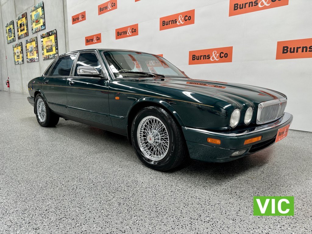 1995 DAIMLER XJ300 AUTOMATIC 4D SEDAN