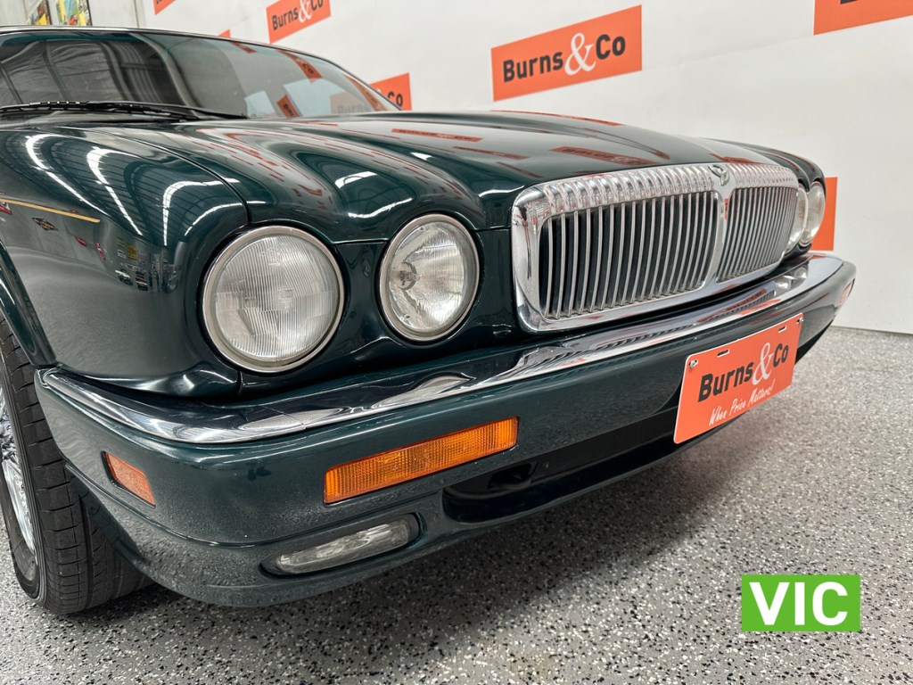 1995 DAIMLER XJ300 AUTOMATIC 4D SEDAN