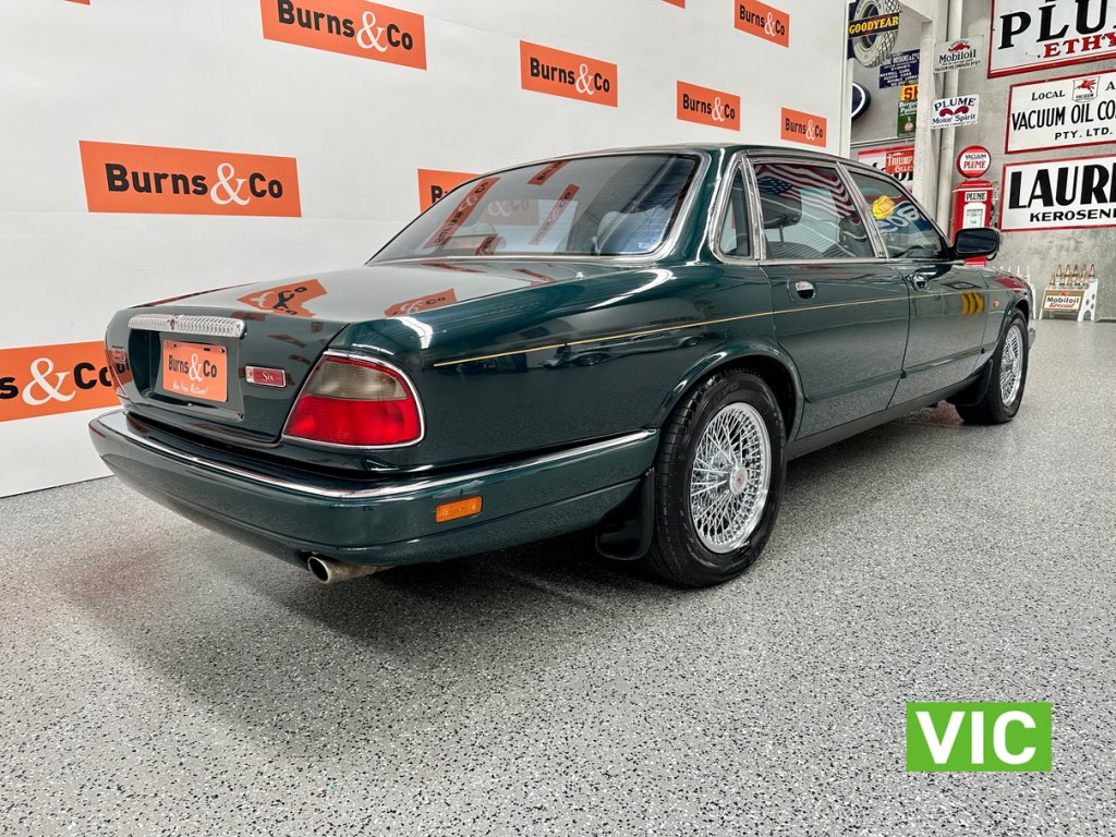 1995 DAIMLER XJ300 AUTOMATIC 4D SEDAN