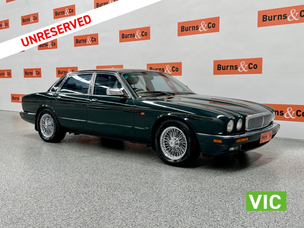 1995 DAIMLER XJ300 AUTOMATIC 4D SEDAN
