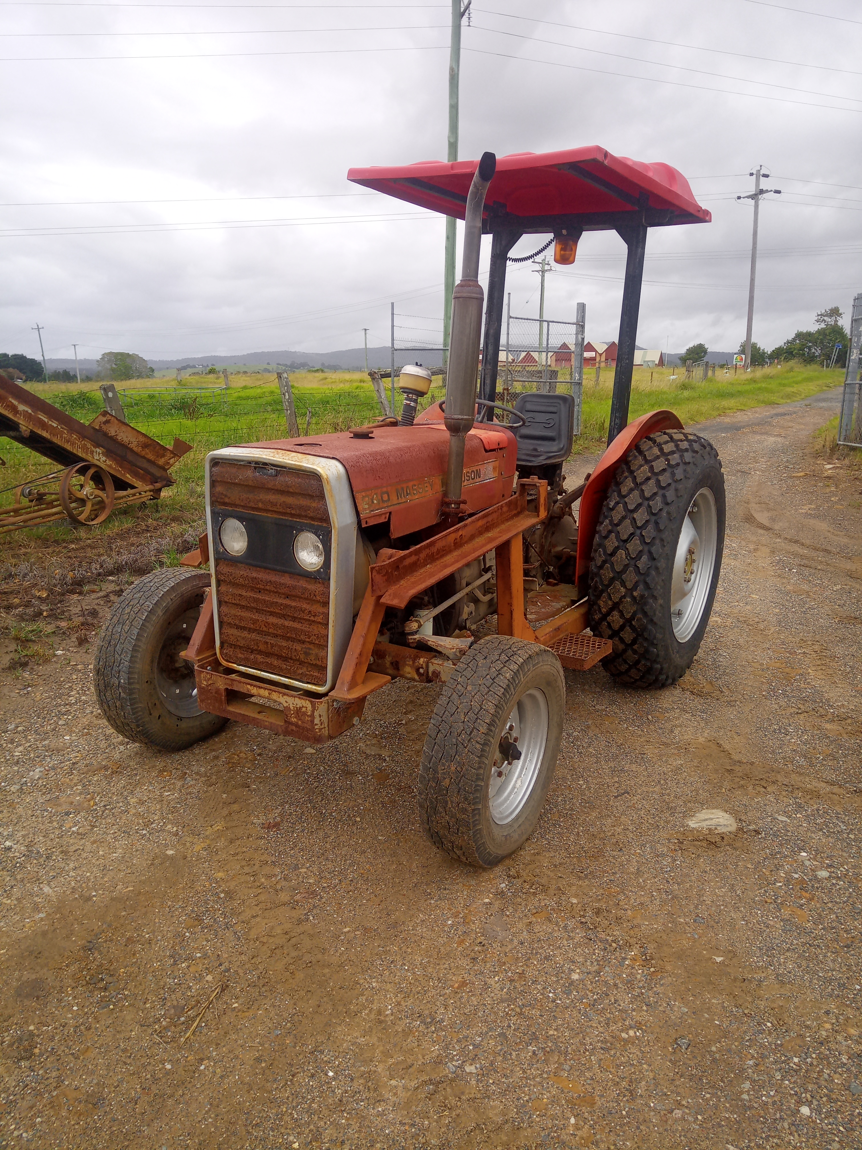 MASSEY FERGUSON TRACTOR & SMOOTH DRUM COMPACTING ROLLER