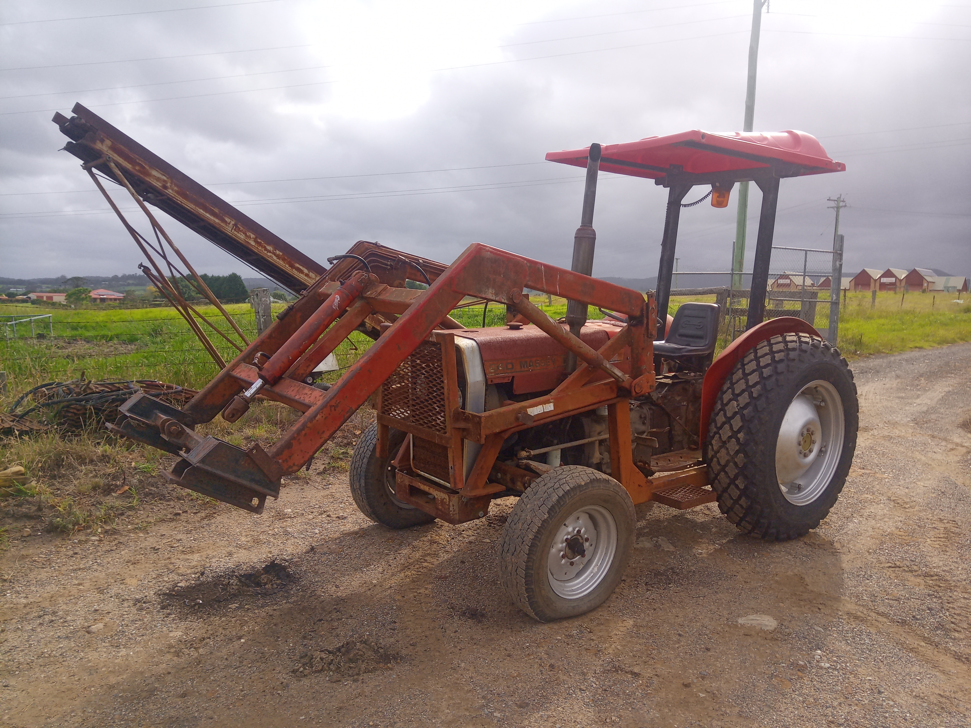 MASSEY FERGUSON TRACTOR & SMOOTH DRUM COMPACTING ROLLER