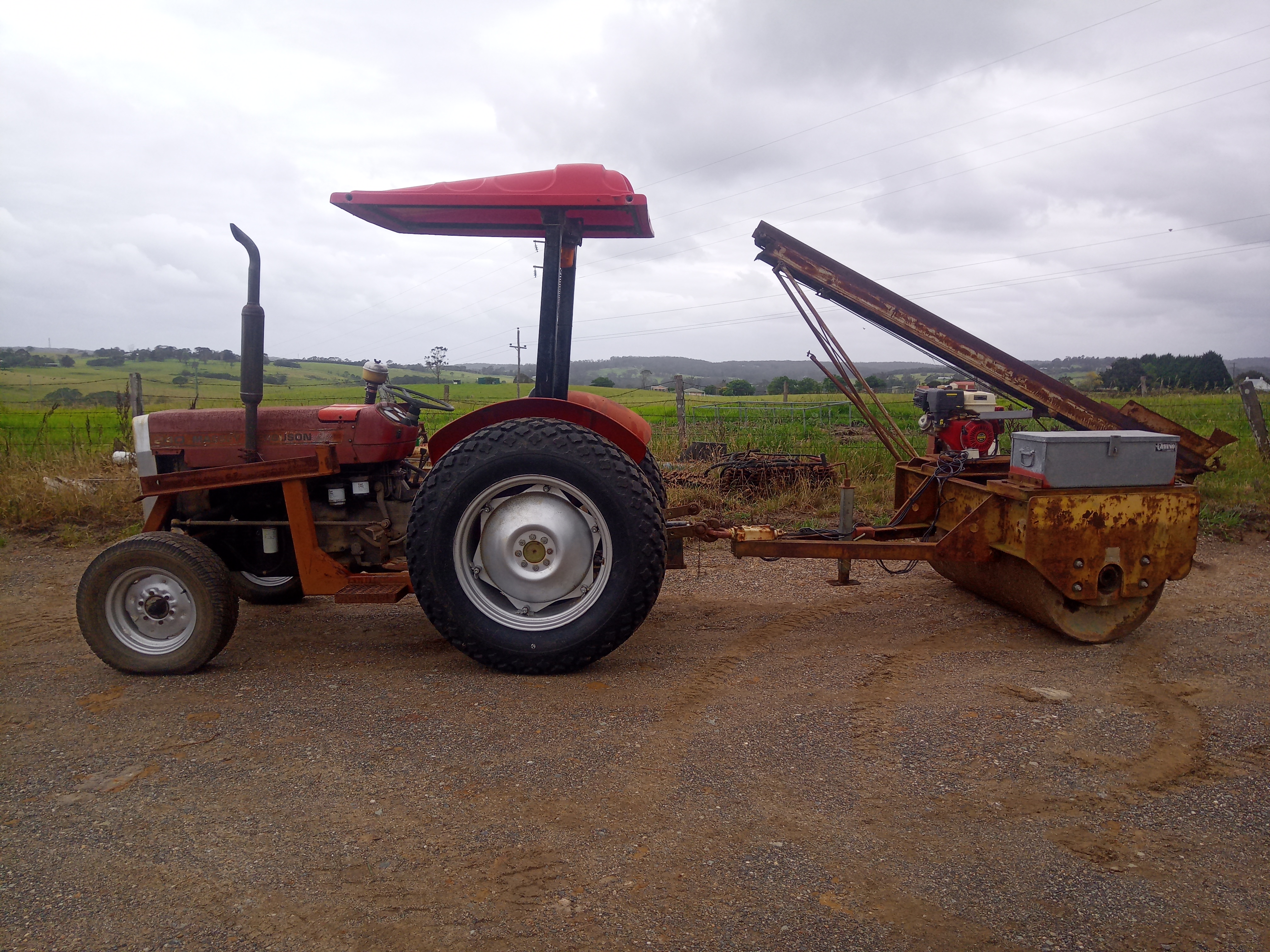 MASSEY FERGUSON TRACTOR & SMOOTH DRUM COMPACTING ROLLER