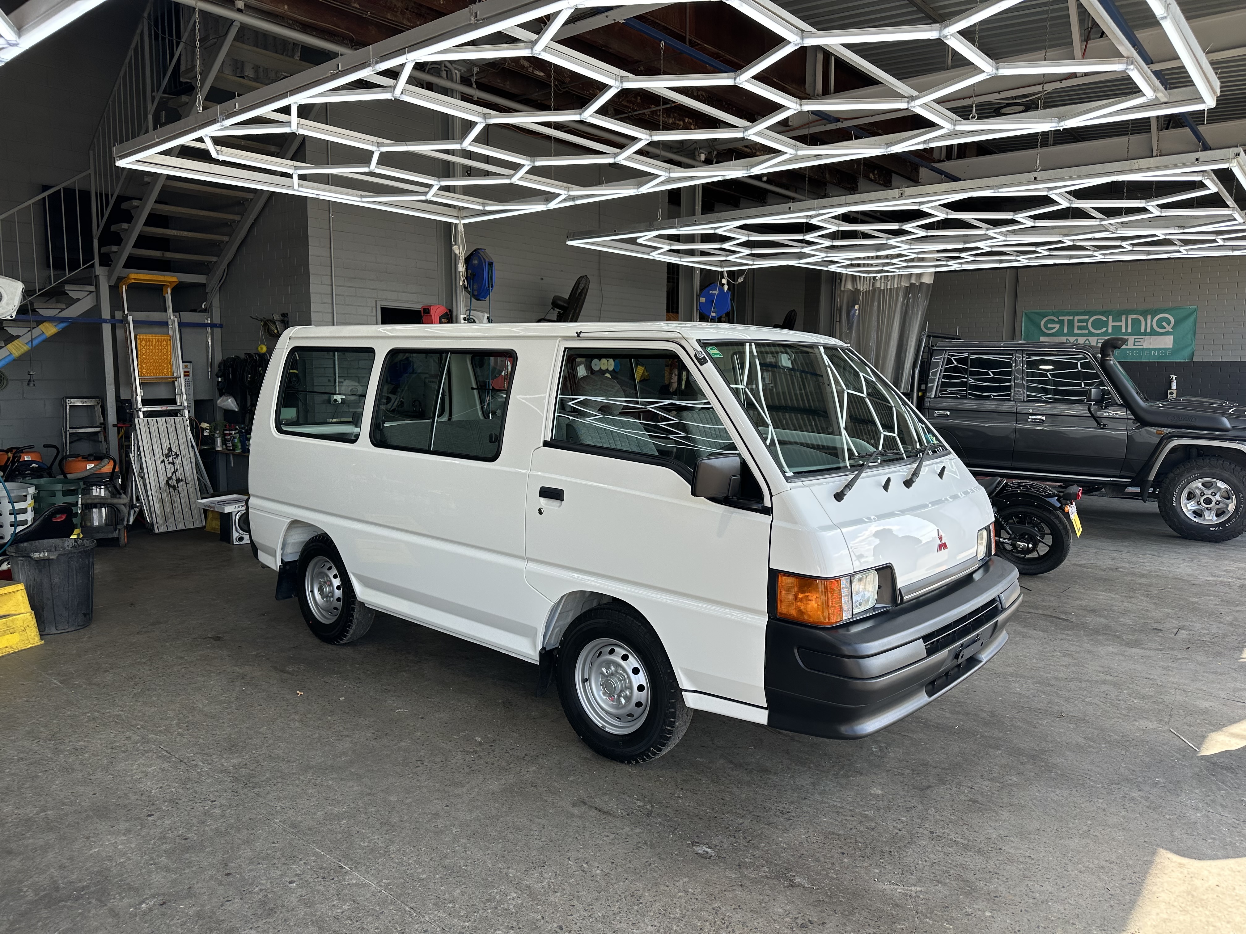 1999 MITSUBISHI EXPRESS SJ SWB 5 SP MANUAL WINDOW VAN