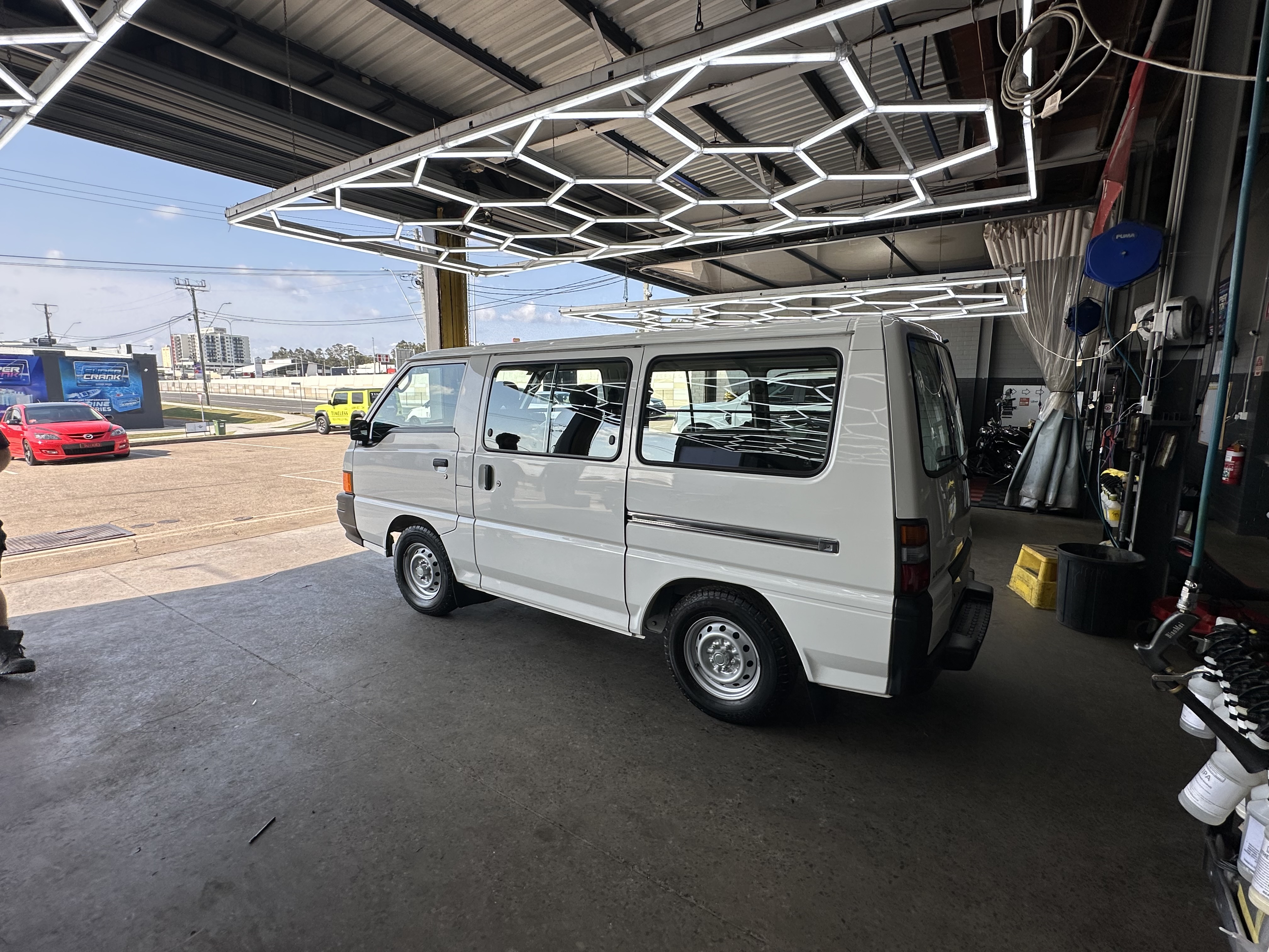 1999 MITSUBISHI EXPRESS SJ SWB 5 SP MANUAL WINDOW VAN