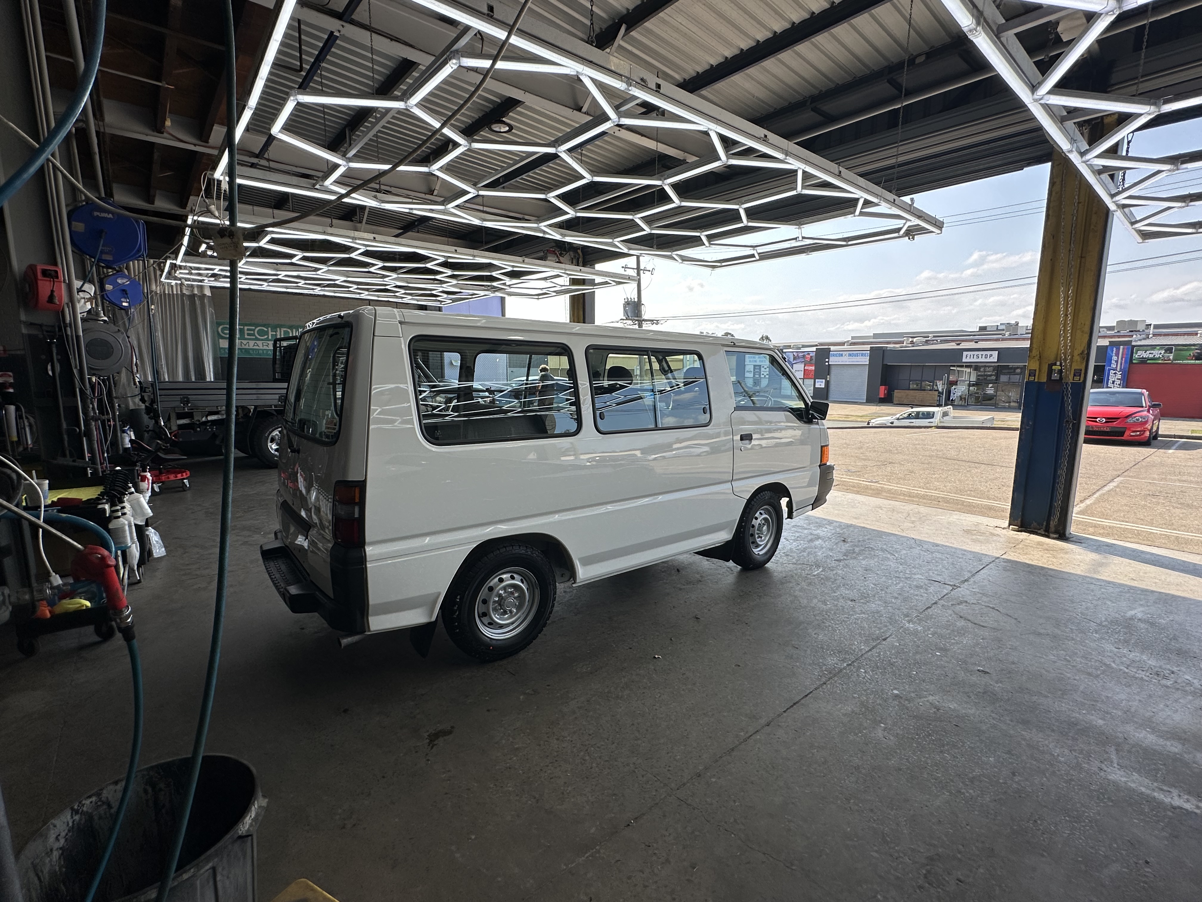 1999 MITSUBISHI EXPRESS SJ SWB 5 SP MANUAL WINDOW VAN