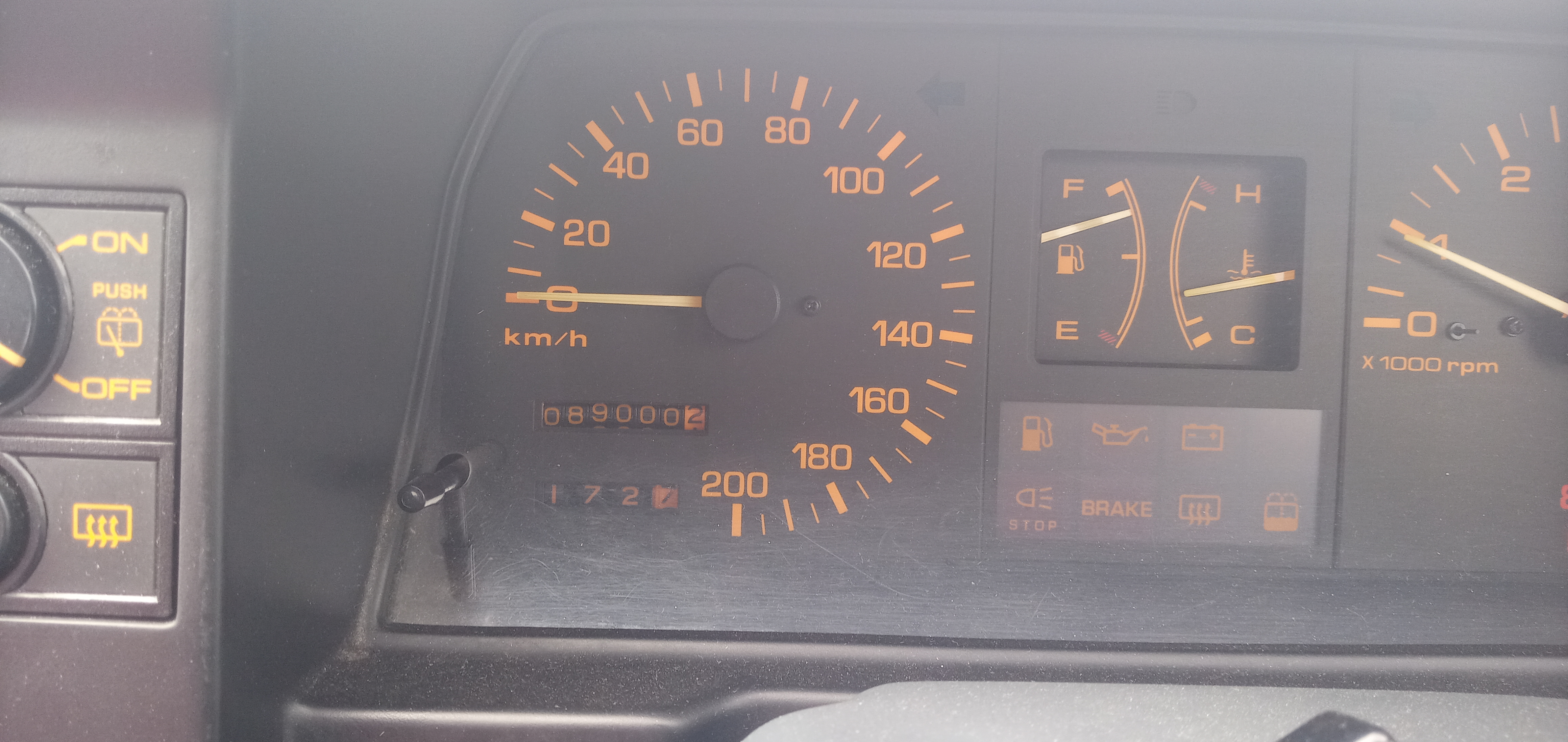 1986 MAZDA 323 SUPER DELUXE 5 SP MANUAL 5D HATCHBACK