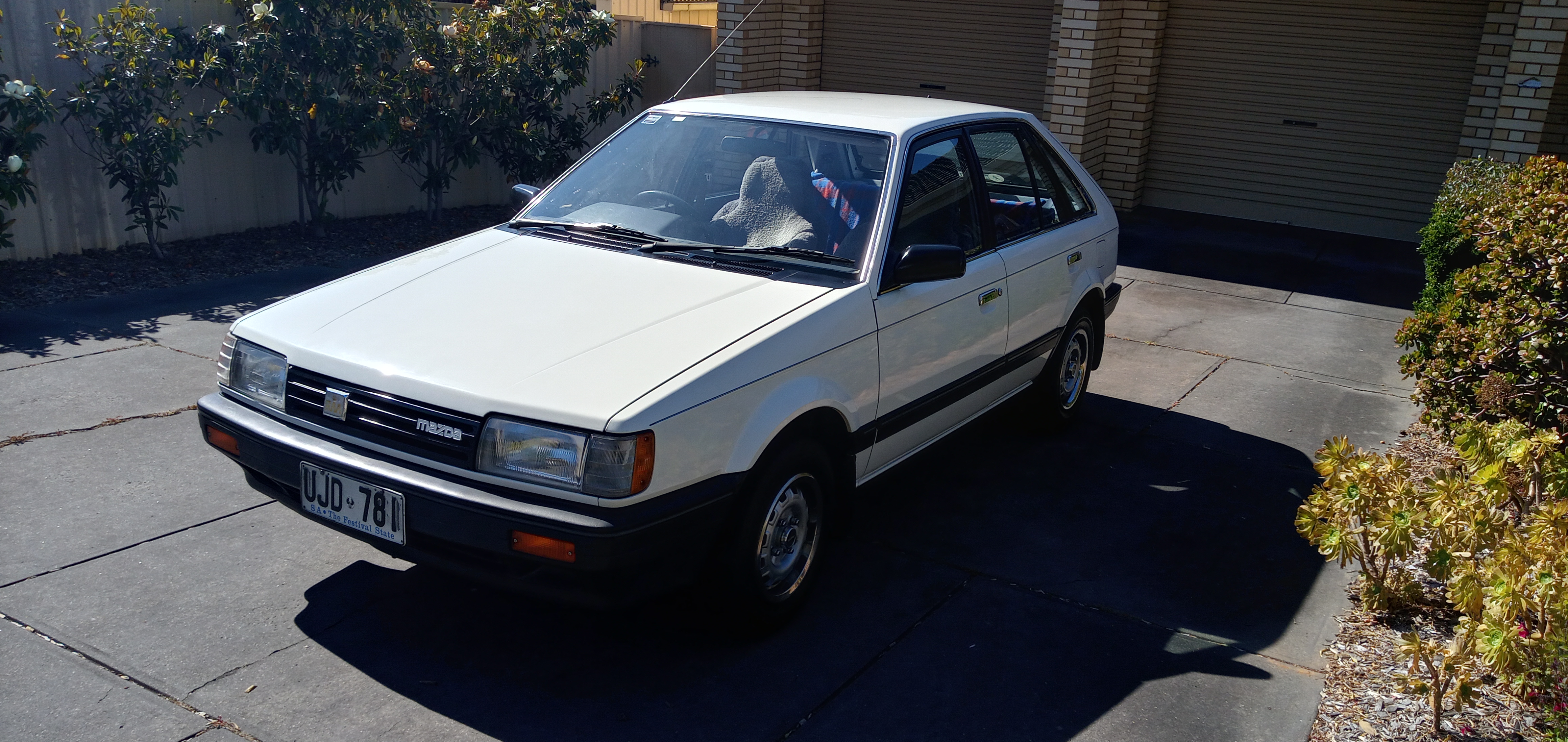 1986 MAZDA 323 SUPER DELUXE 5 SP MANUAL 5D HATCHBACK
