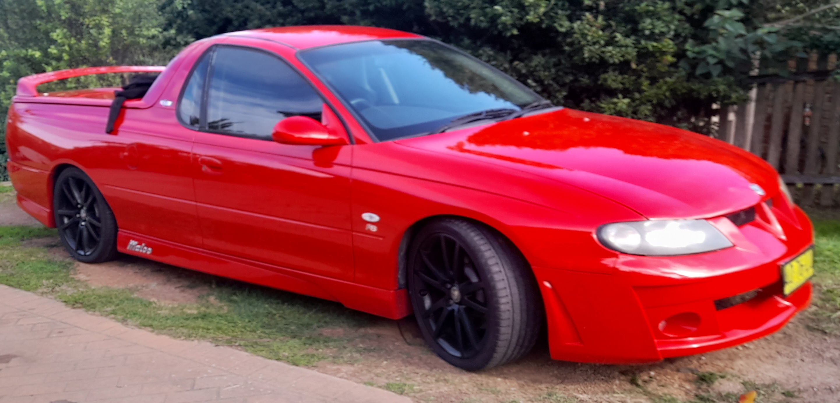 2002 HSV MALOO VUII R8 6 SP MANUAL UTILITY