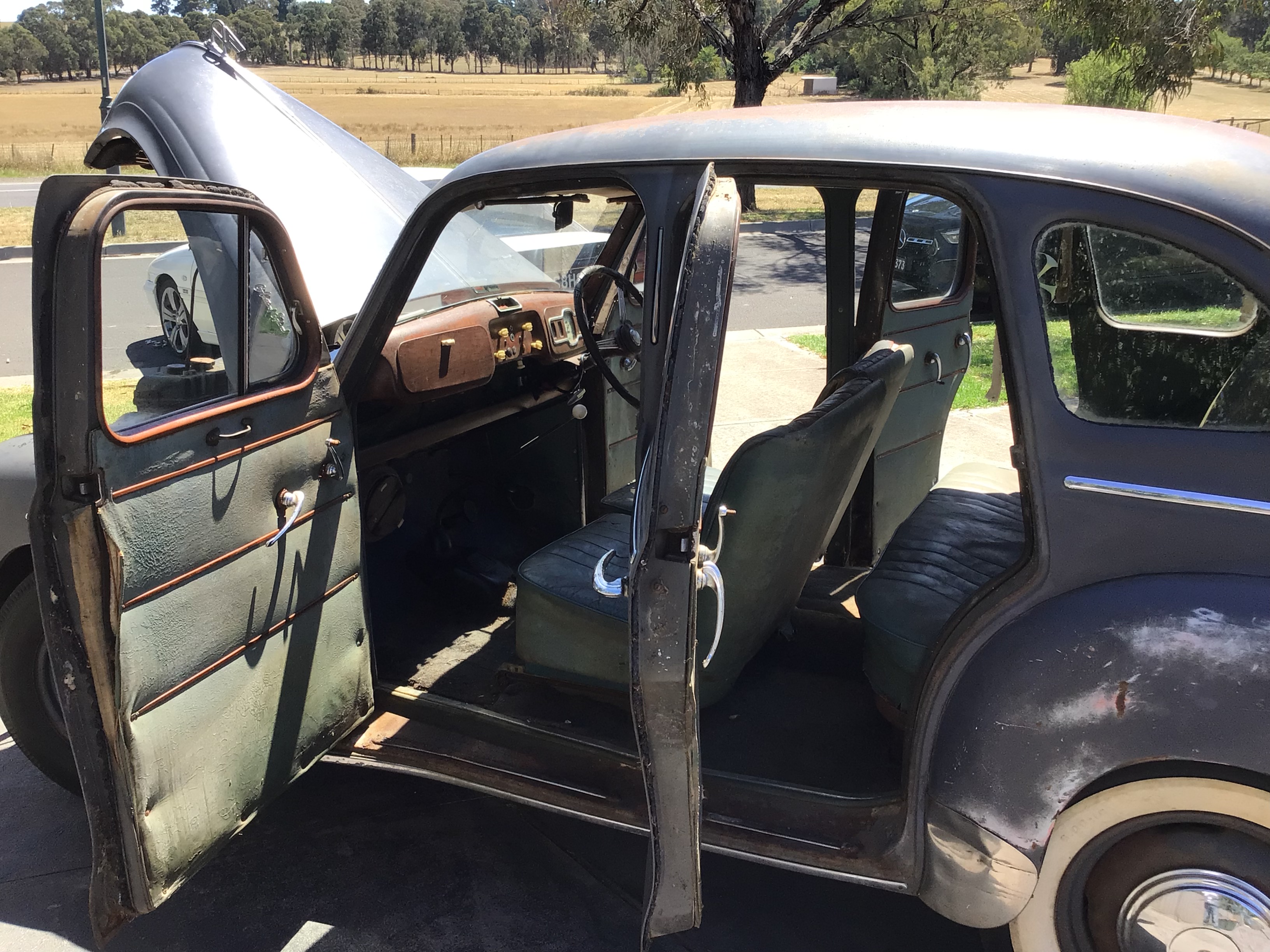 1958 AUSTIN OF ENGLAND A40 SEDAN