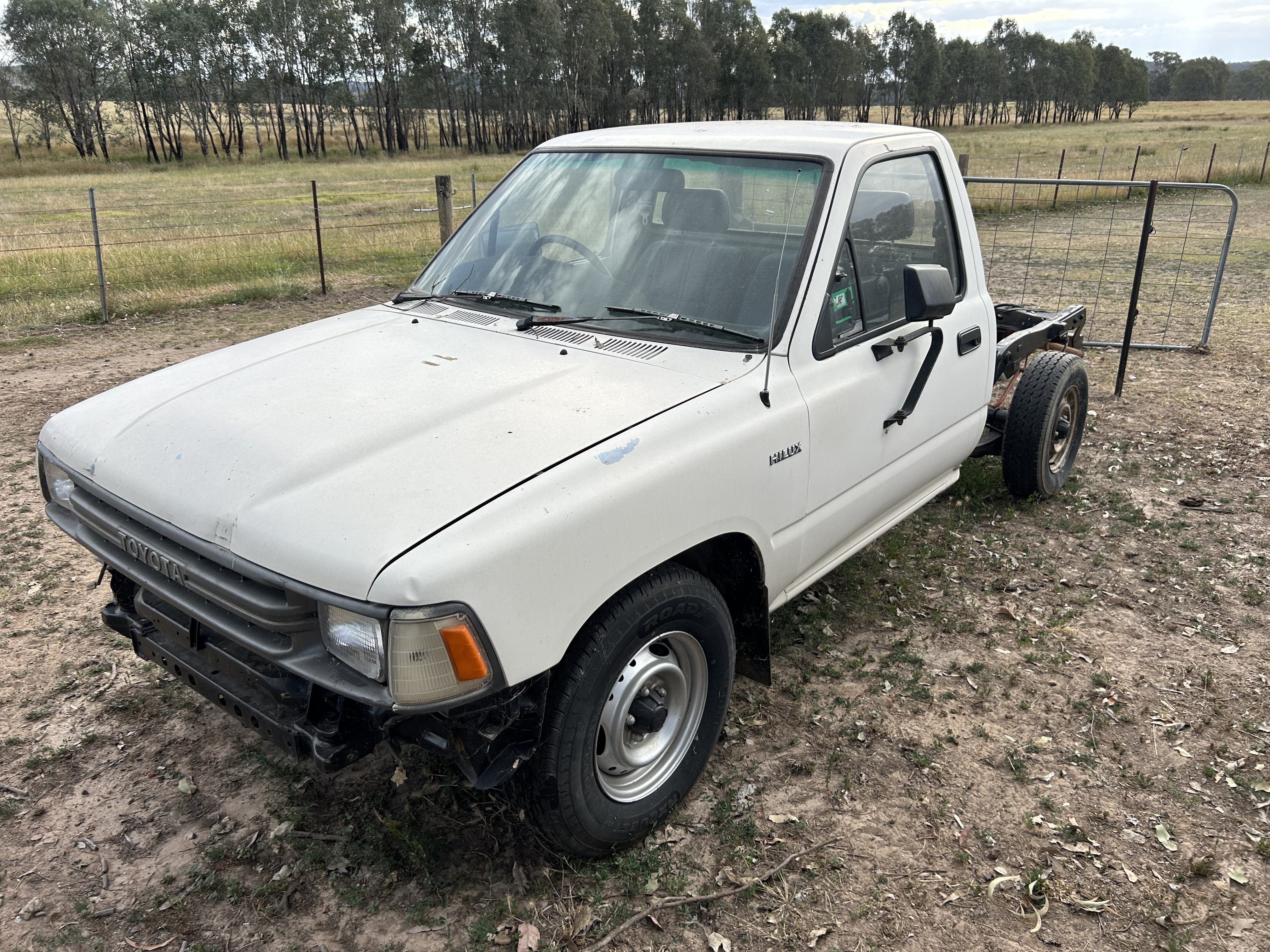 1990 TOYOTA HILUX LN85 5 SP MANUAL C/CHAS