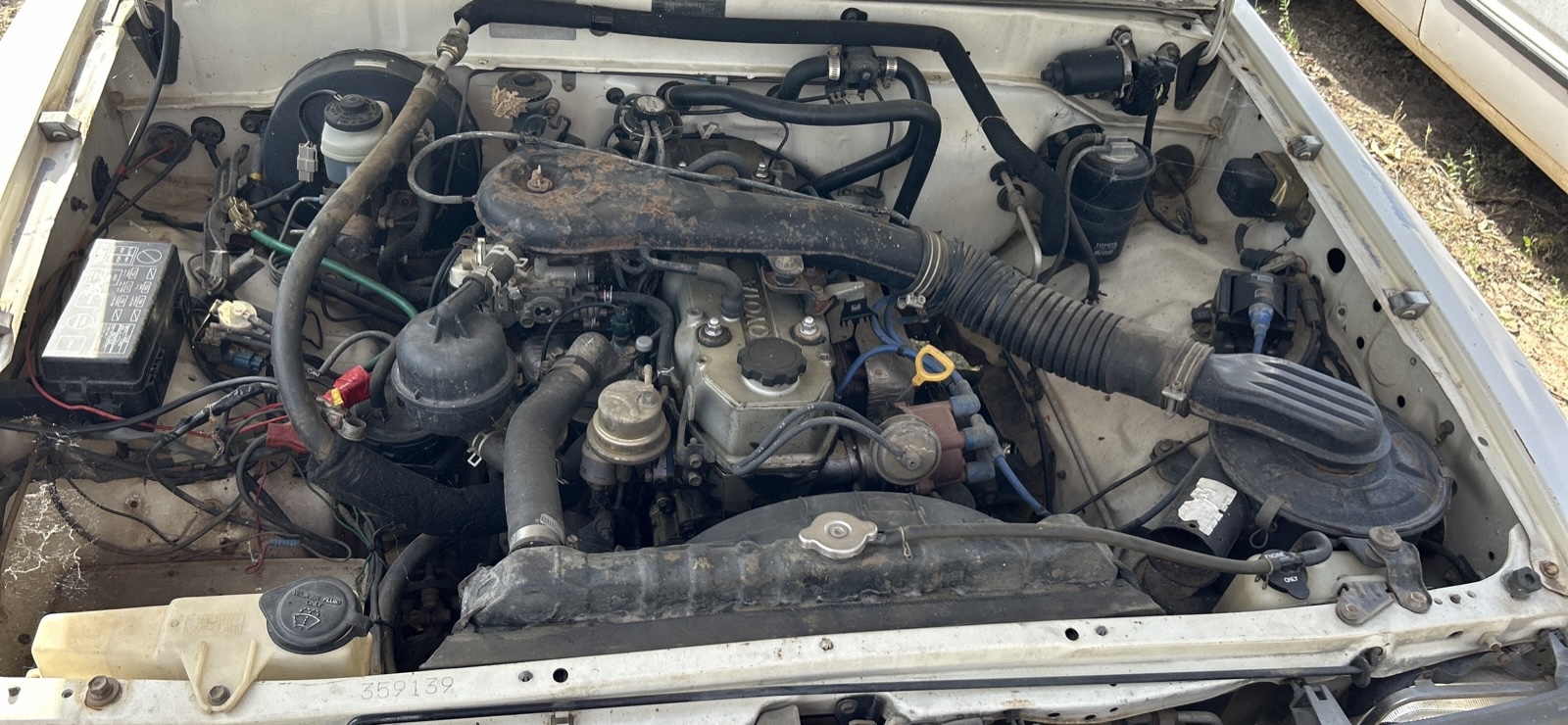 1990 TOYOTA HILUX LN85 5 SP MANUAL C/CHAS 