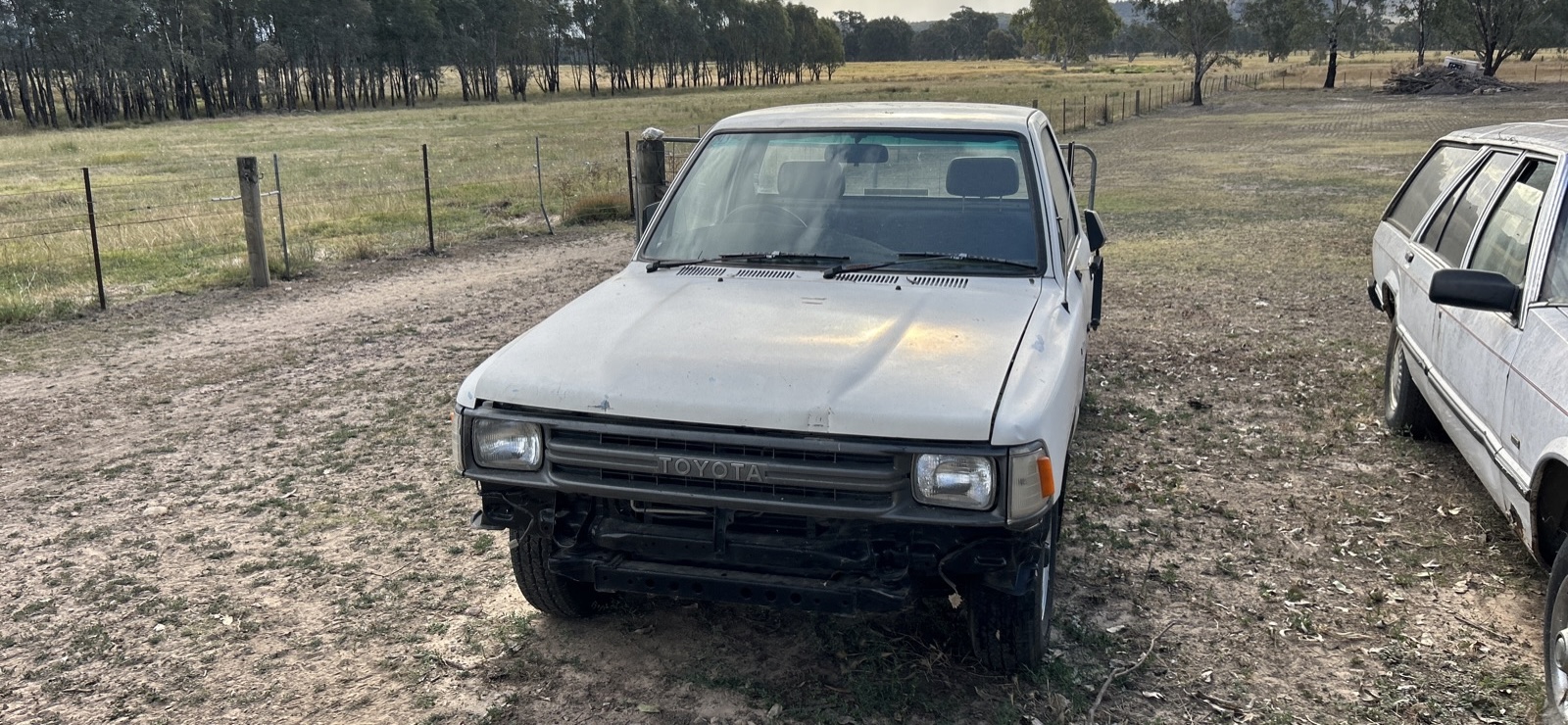 1990 TOYOTA HILUX LN85 5 SP MANUAL C/CHAS 