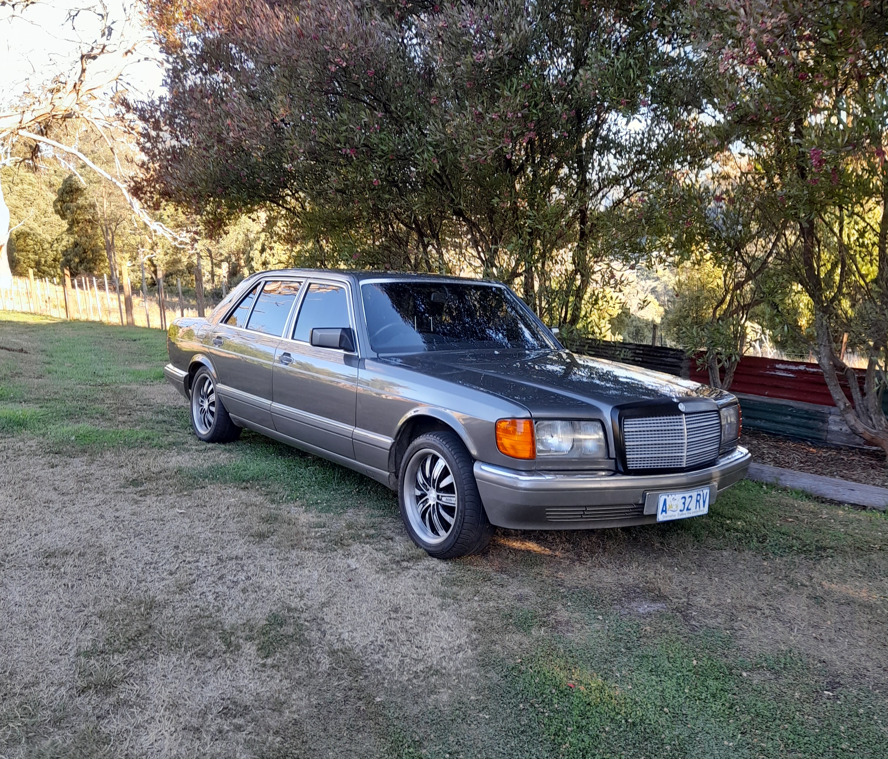 1988 MERCEDES-BENZ 300 W126 SEL SEDAN