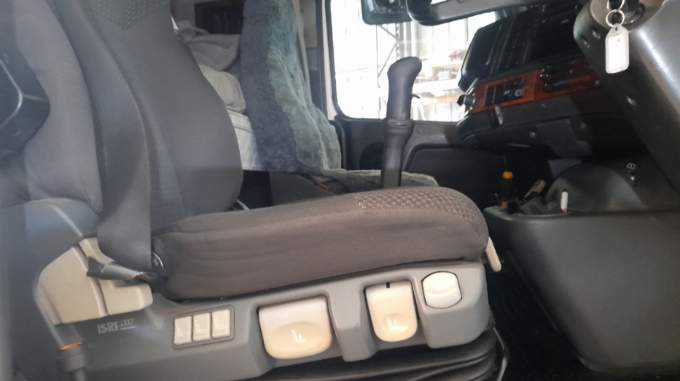 1999 VOLVO NH12 460 (6x4) 14 SP MANUAL P/MOVER