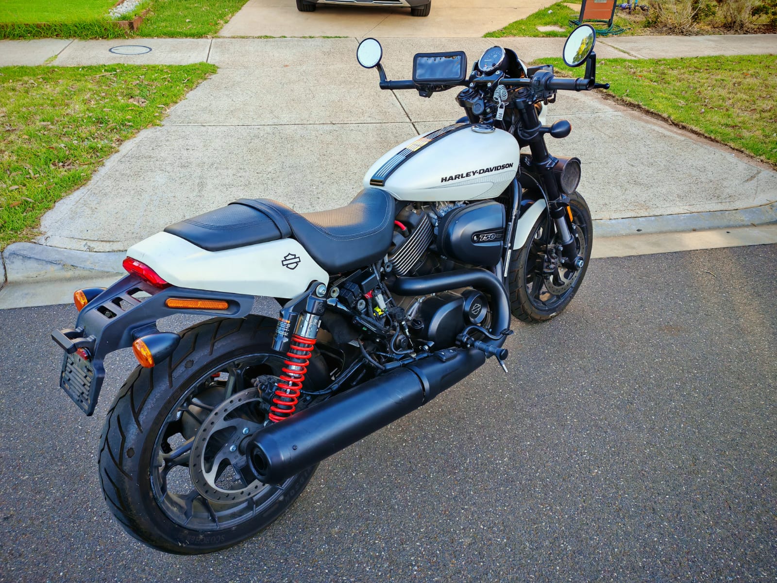 2017 HARLEY-DAVIDSON STREET ROD CRUISER