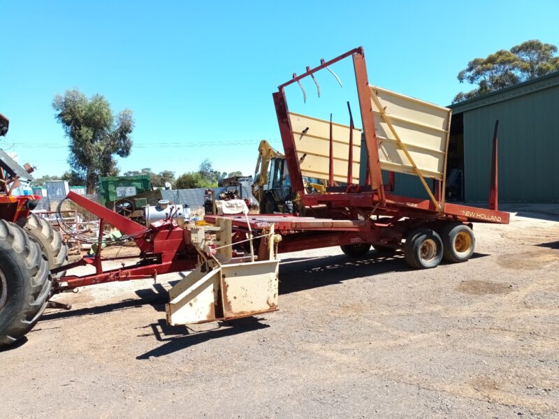 NEW HOLLAND 1036 BALE WAGON