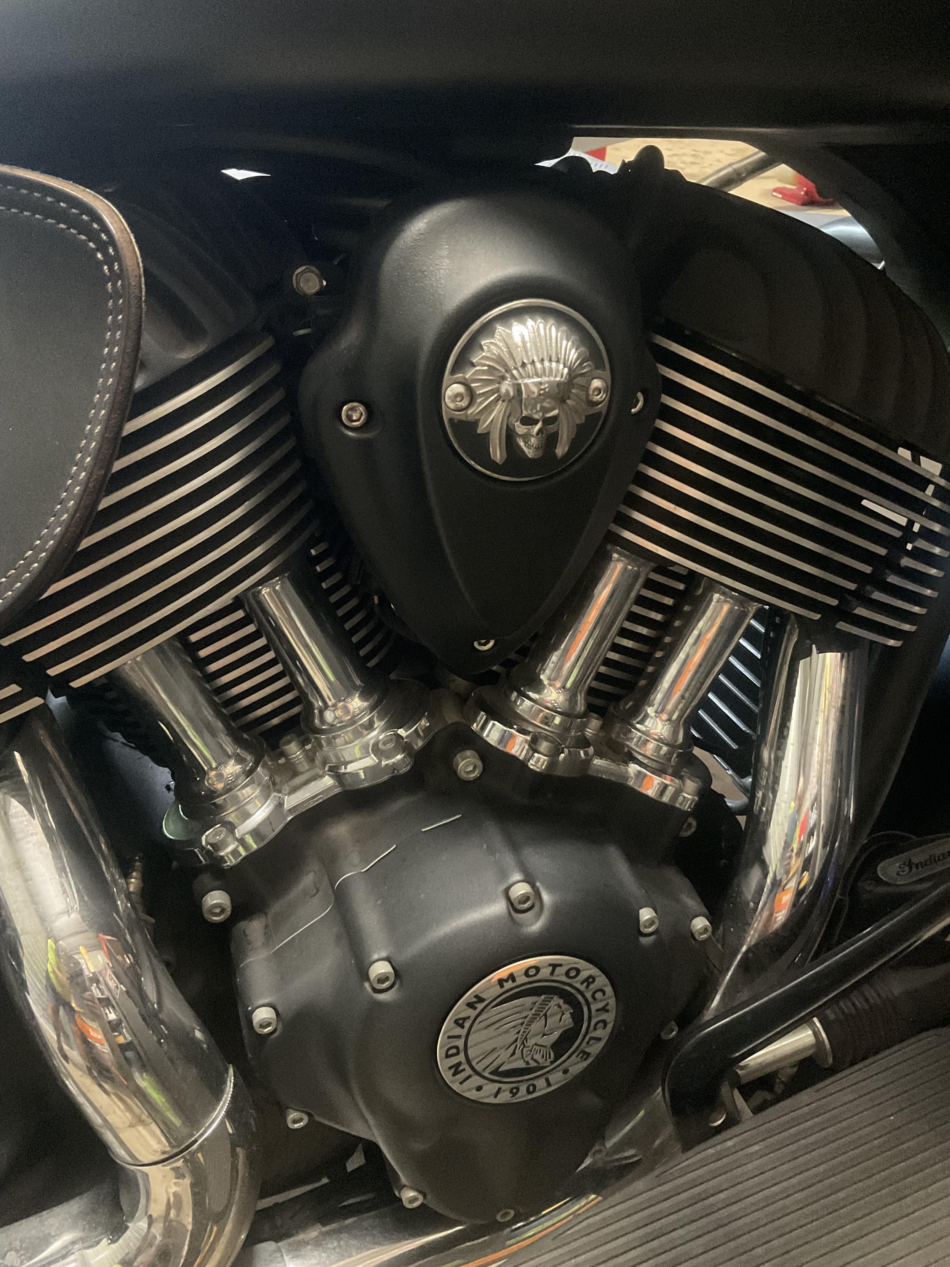 2017 INDIAN CHIEFTAIN DARK HORSE CRUISER